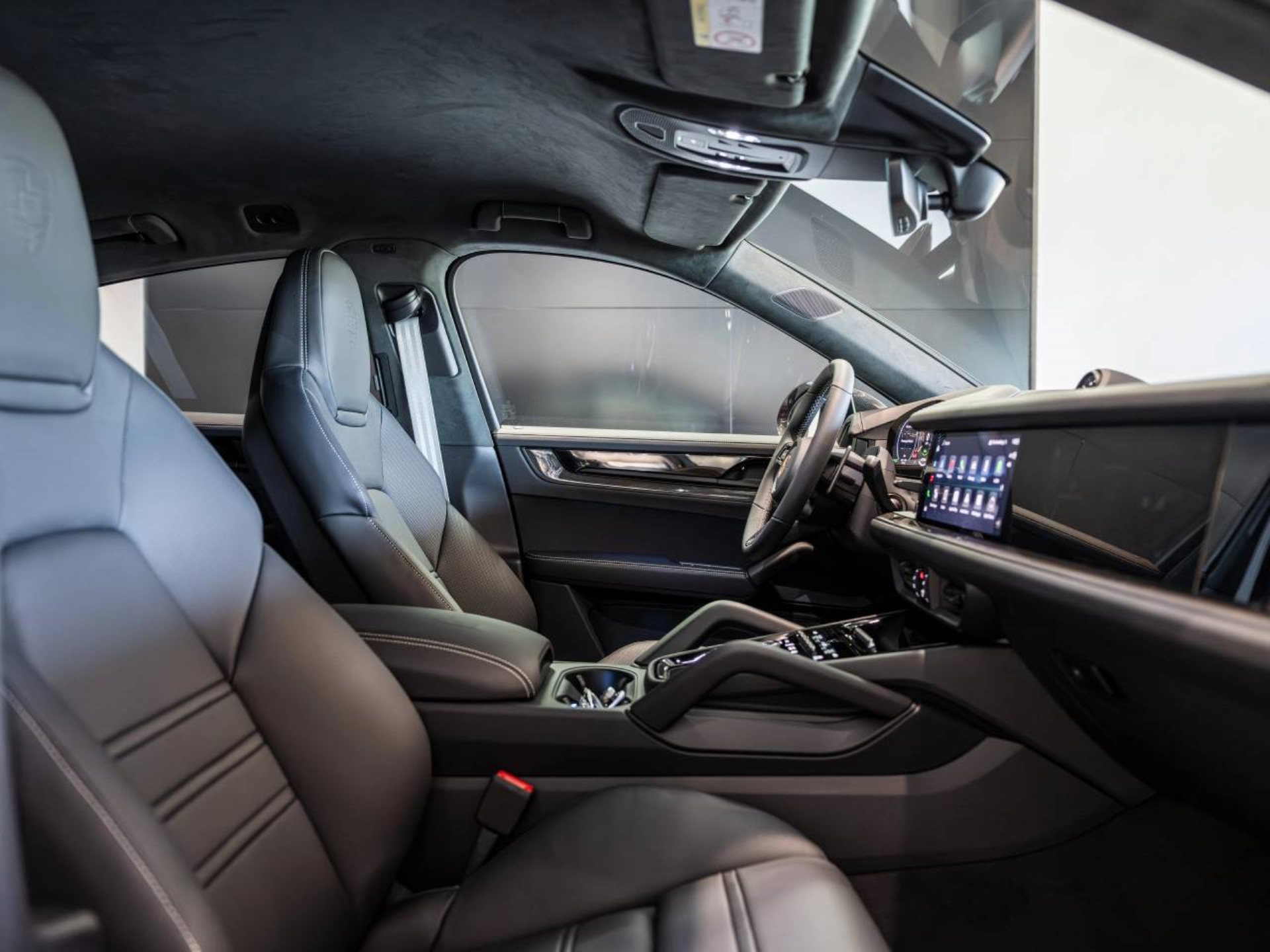 PORSCHE Cayenne Turbo E-Hybrid Coupé mit GT-Paket-image-17