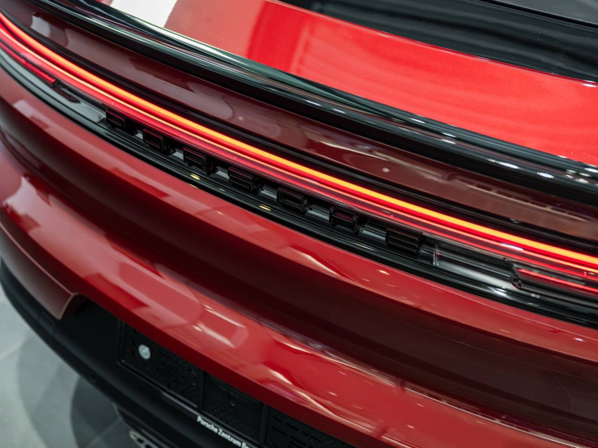 PORSCHE Cayenne Turbo E-Hybrid Coupé mit GT-Paket-image-27