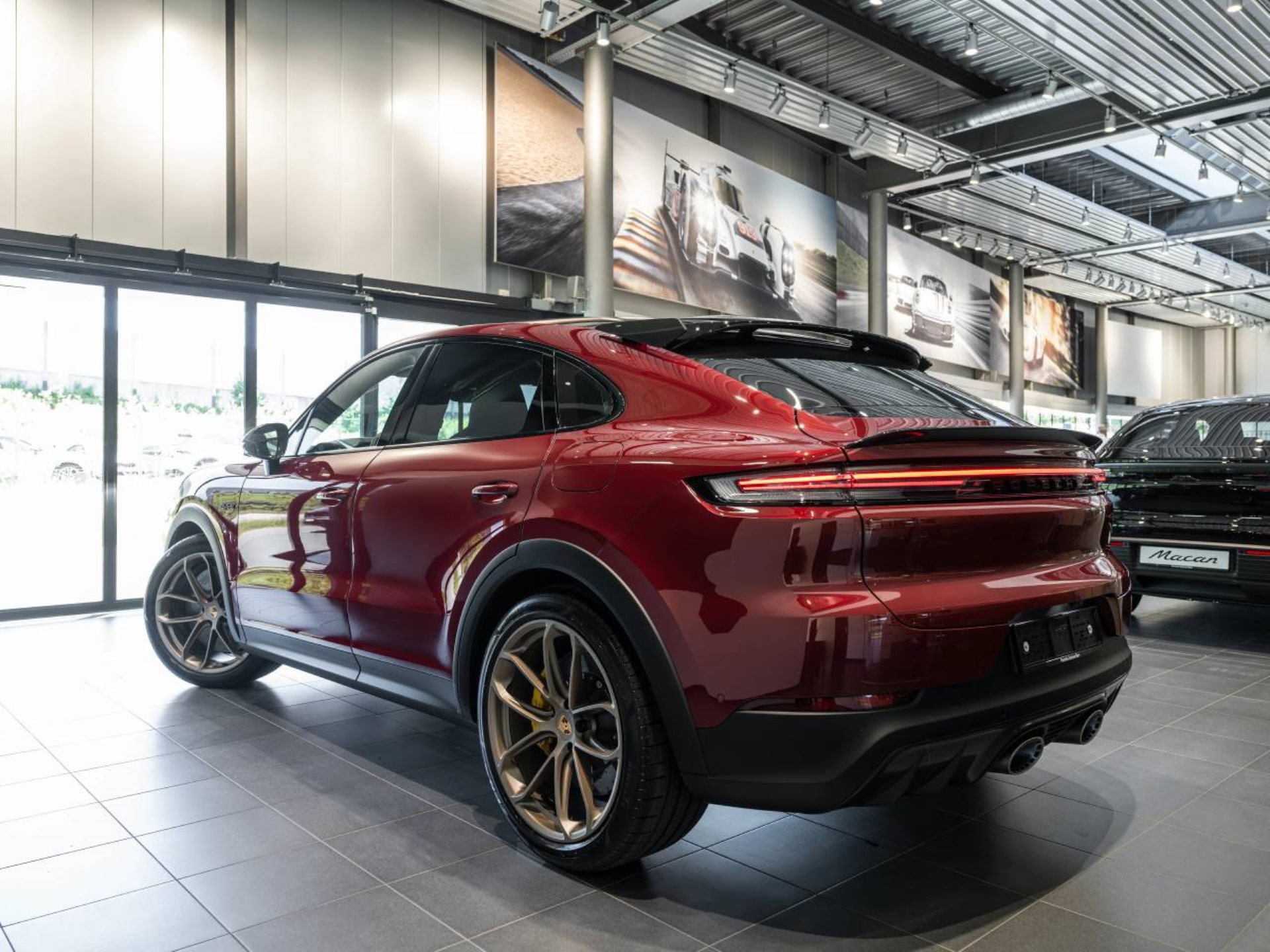 PORSCHE Cayenne Turbo E-Hybrid Coupé mit GT-Paket-image-6