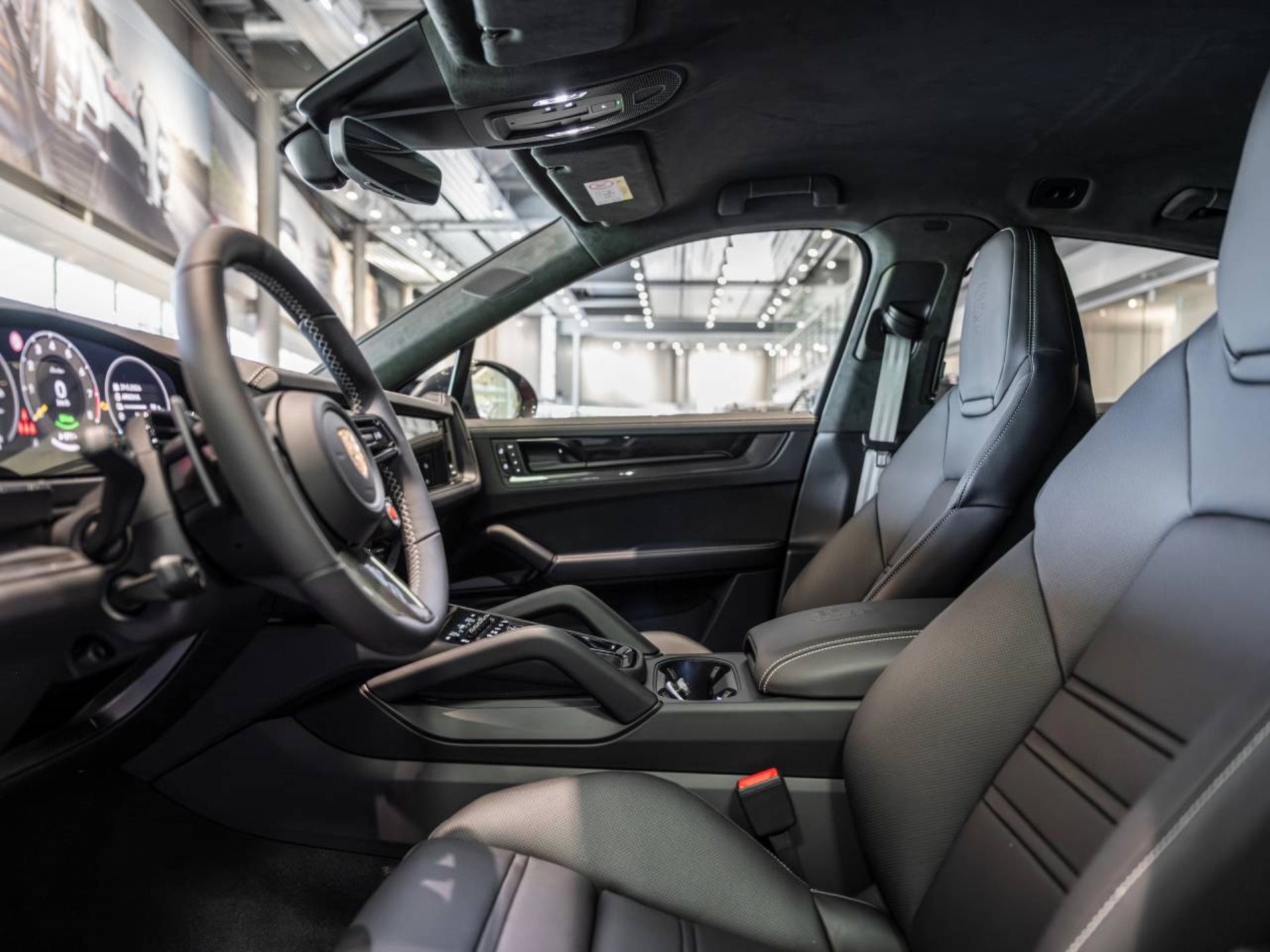 PORSCHE Cayenne Turbo E-Hybrid Coupé mit GT-Paket-showroom-element-3