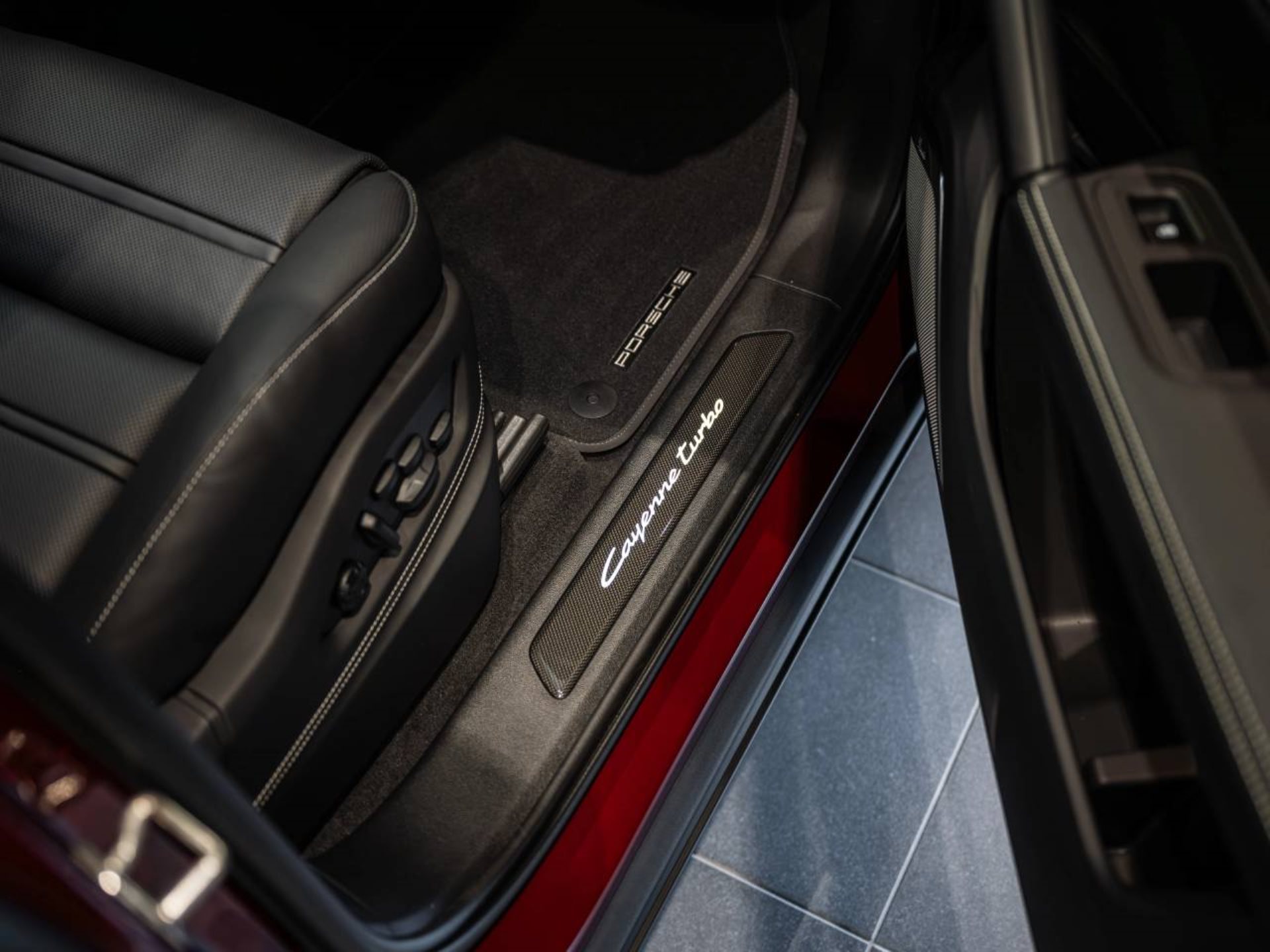PORSCHE Cayenne Turbo E-Hybrid Coupé mit GT-Paket-image-22