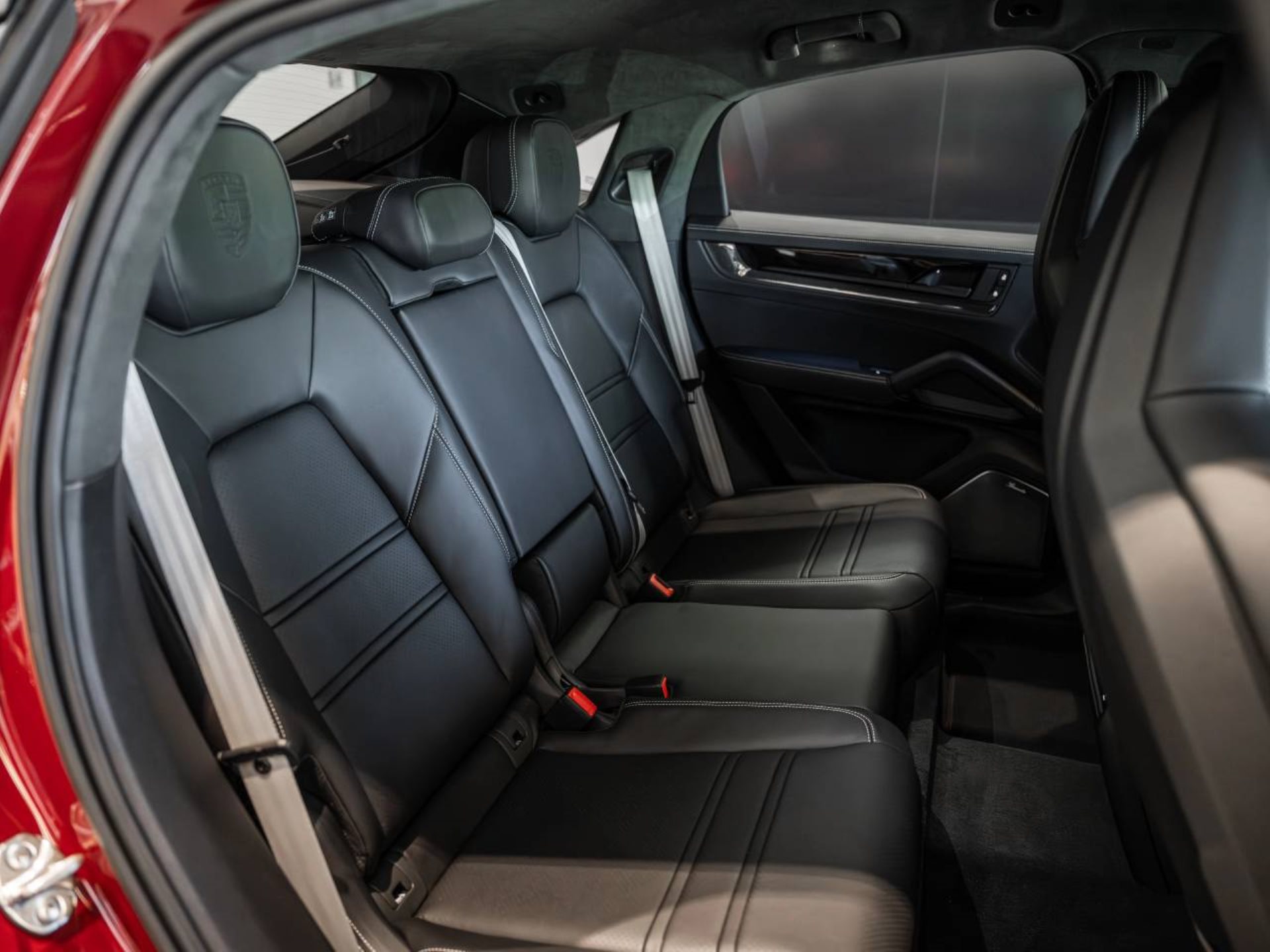 PORSCHE Cayenne Turbo E-Hybrid Coupé mit GT-Paket-image-18