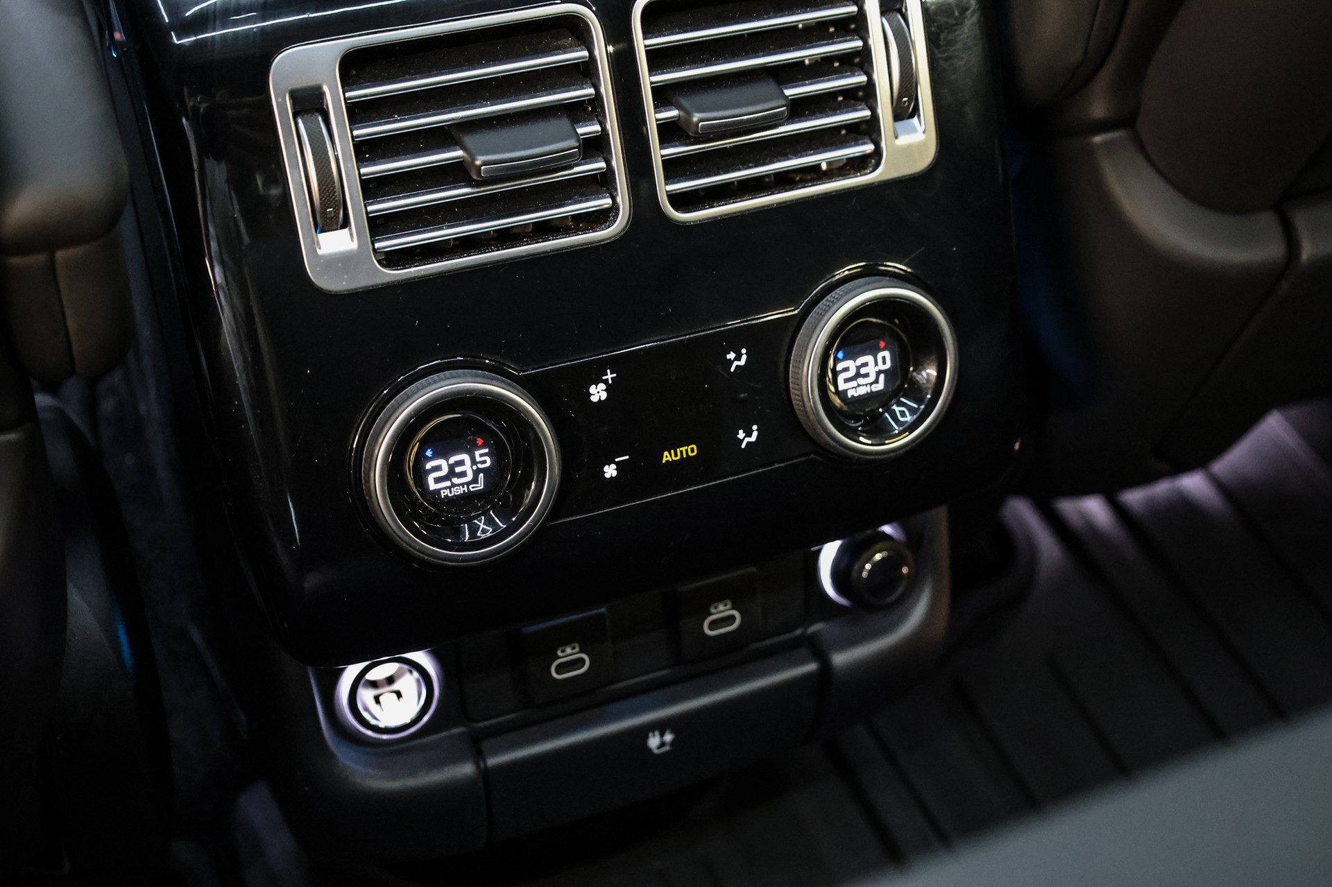 LAND ROVER Range Rover 3.0 I6D Vogue-image-38