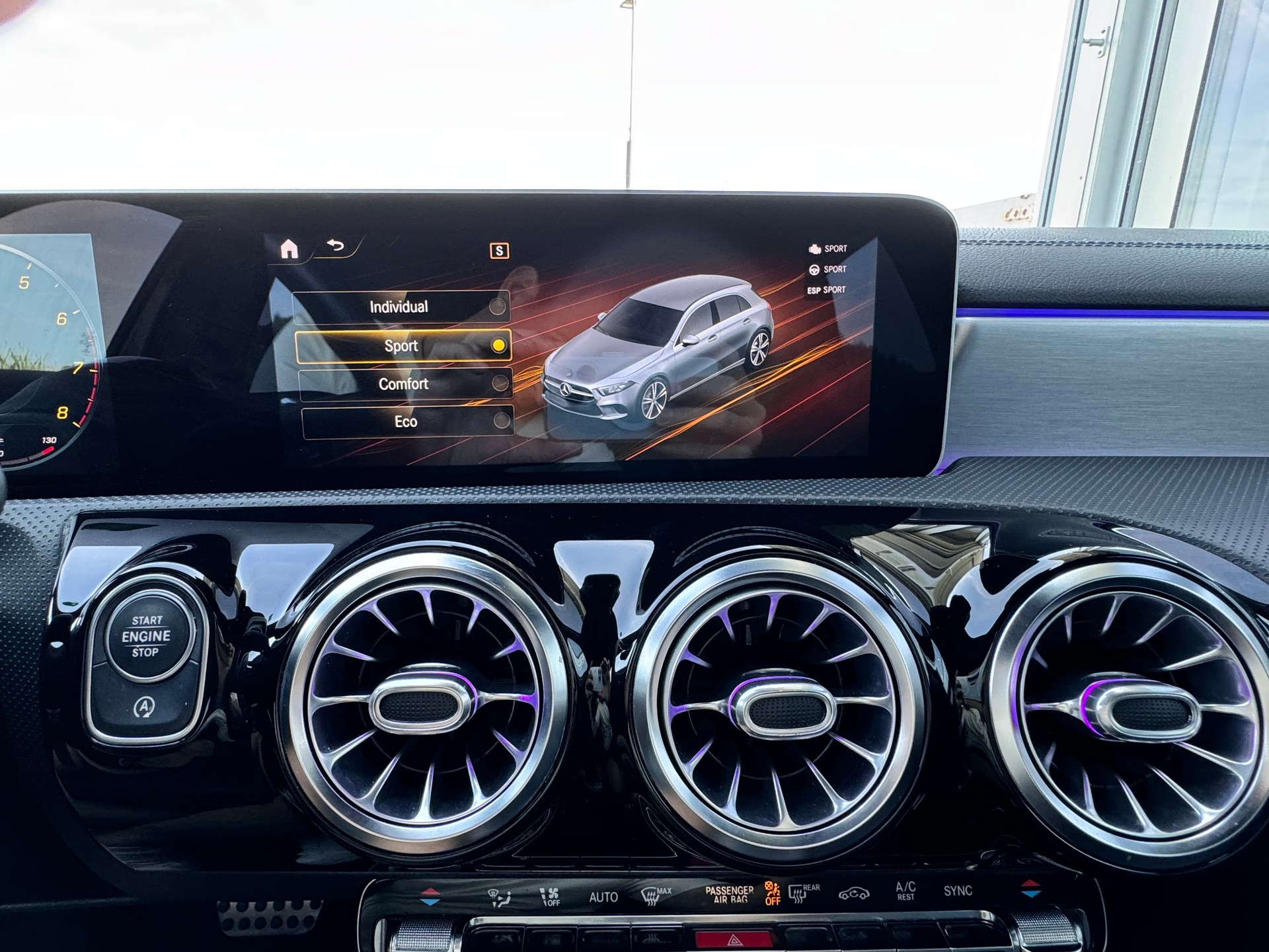 MERCEDES-BENZ A 200 AMG Line 7G-DCT-image-19