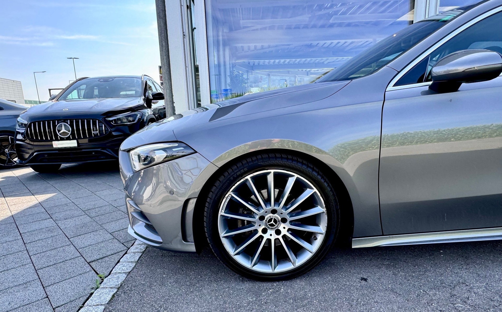 MERCEDES-BENZ A 200 AMG Line 7G-DCT-image-4