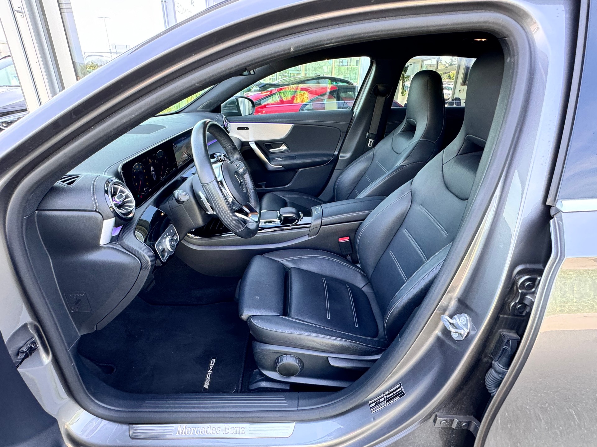 MERCEDES-BENZ A 200 AMG Line 7G-DCT-image-11