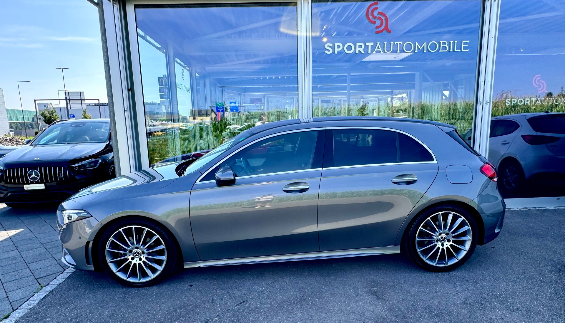 MERCEDES-BENZ A 200 AMG Line 7G-DCT-image-5