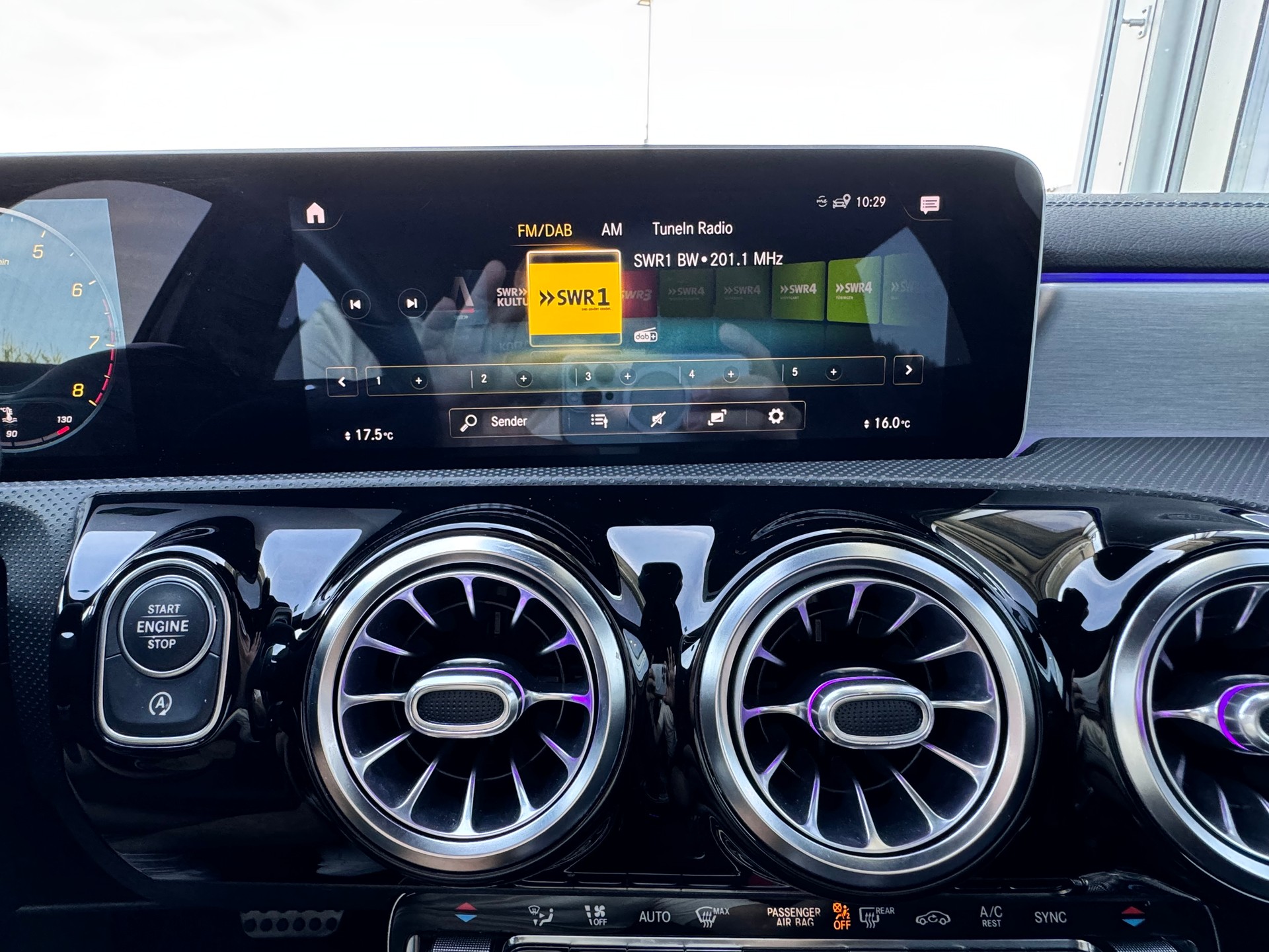 MERCEDES-BENZ A 200 AMG Line 7G-DCT-image-20