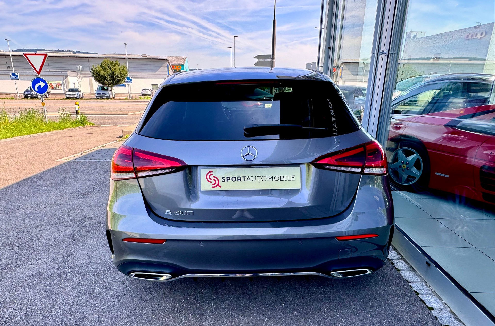 MERCEDES-BENZ A 200 AMG Line 7G-DCT-image-7