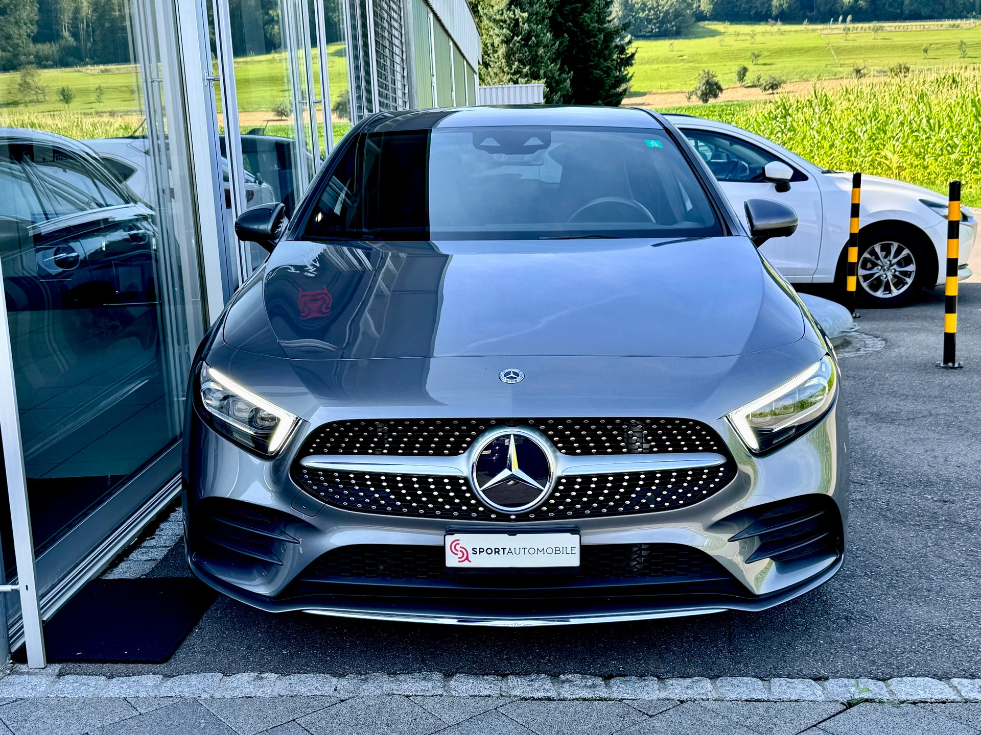 MERCEDES-BENZ A 200 AMG Line 7G-DCT-image-2