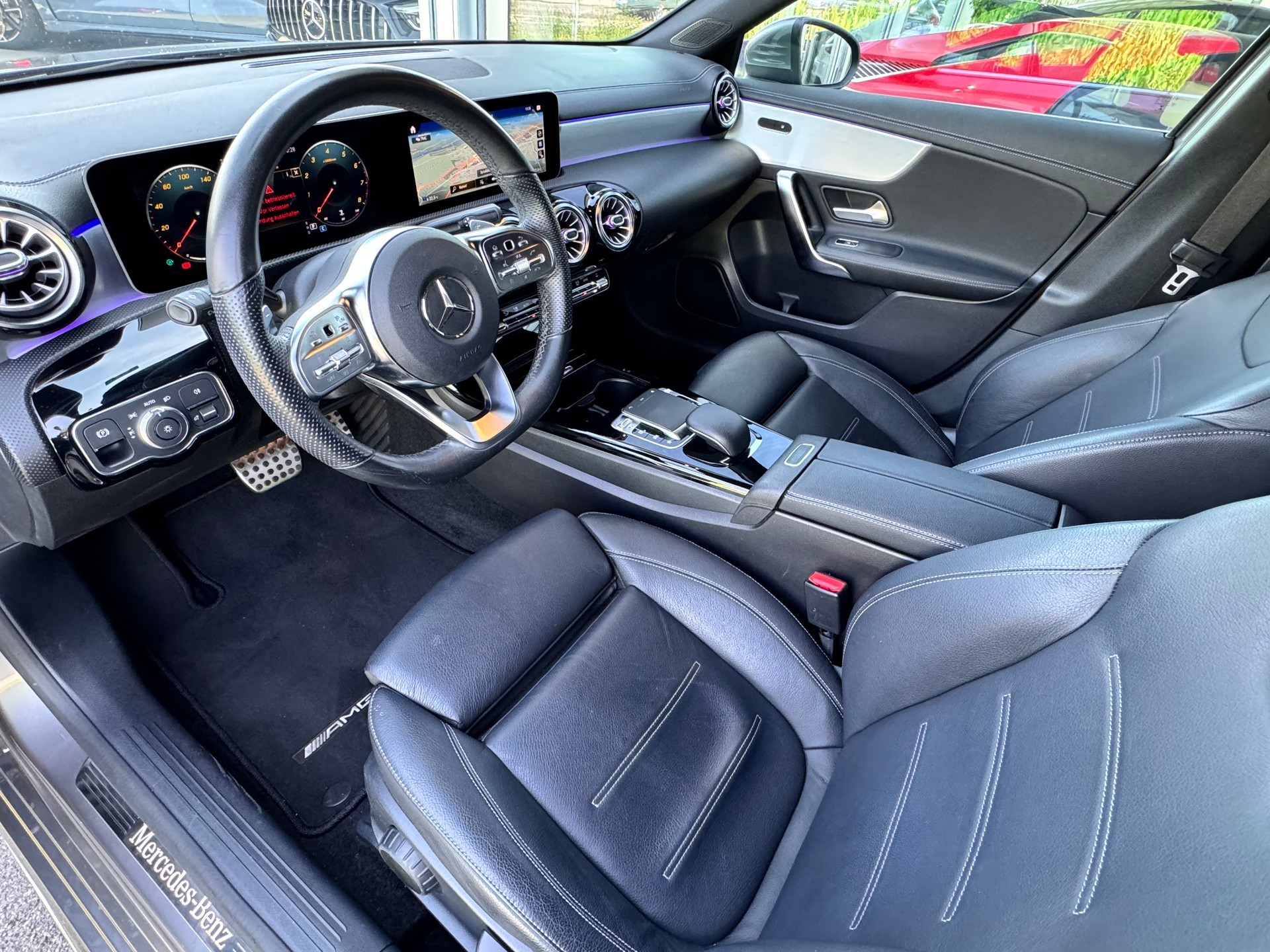 MERCEDES-BENZ A 200 AMG Line 7G-DCT-image-13