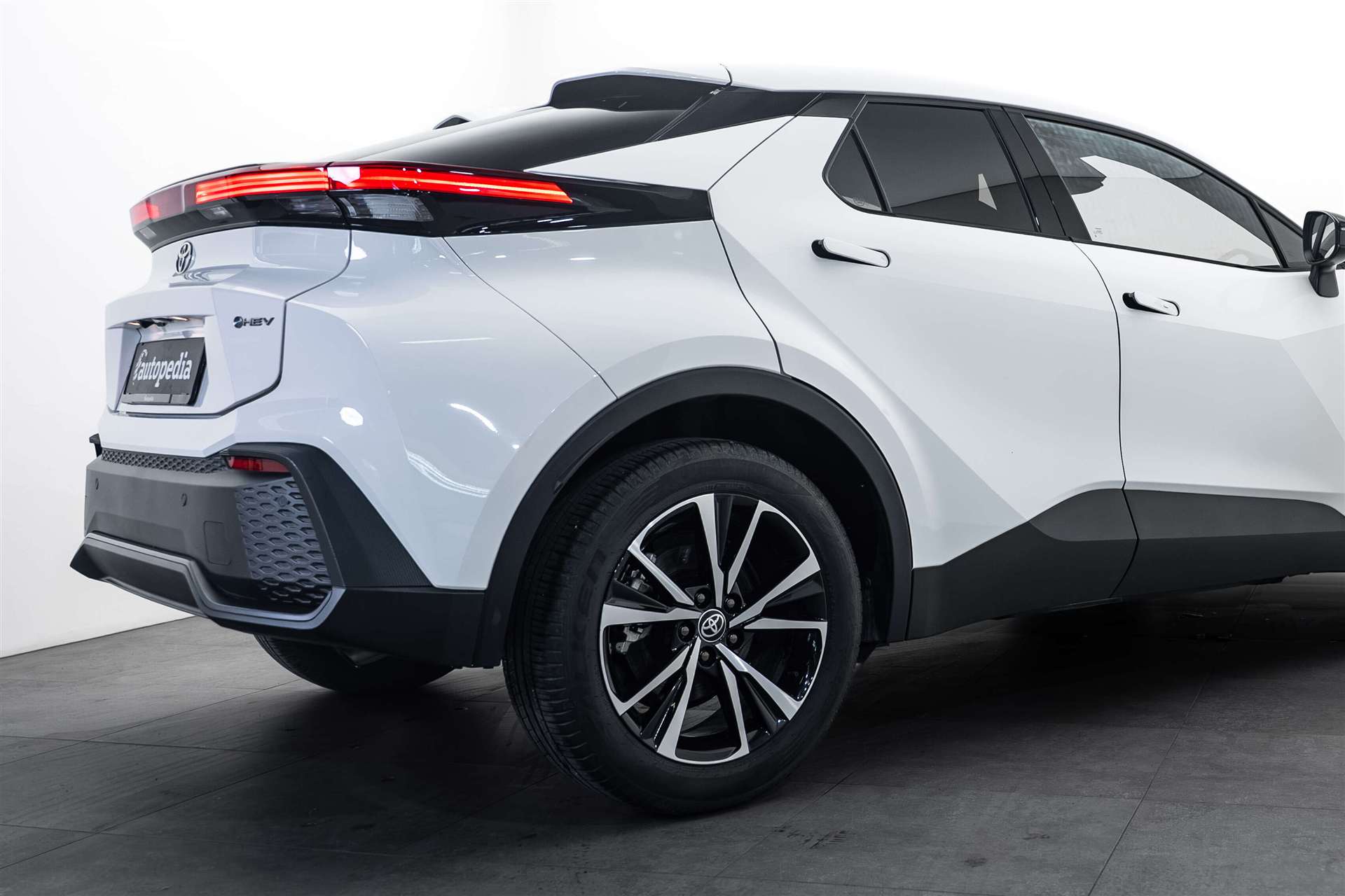 TOYOTA C-HR 2.0 HSD Trend CVT-Automat-showroom-element-3
