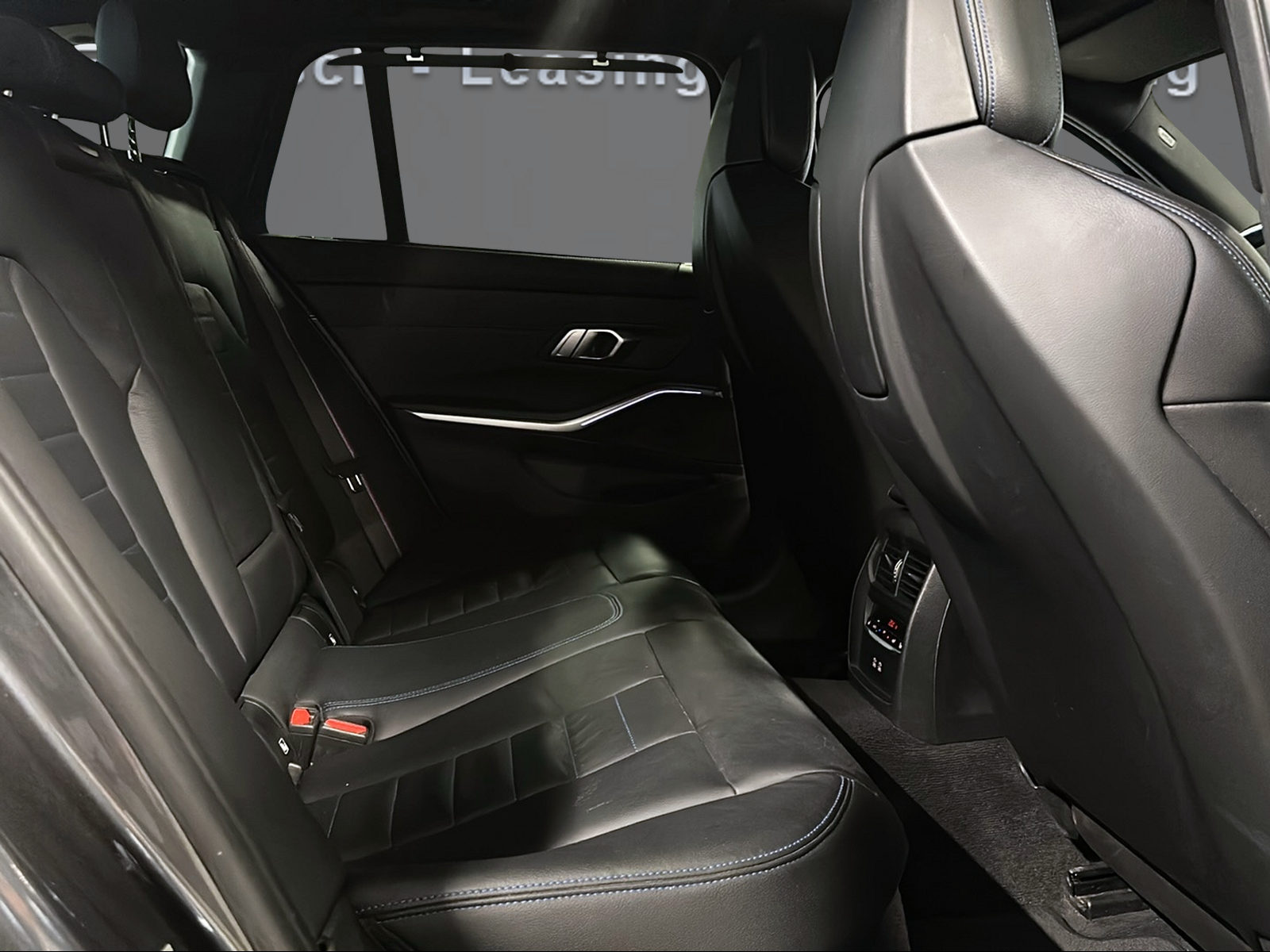 BMW M340d xDrive 48V Touring Steptronic Sport-image-12