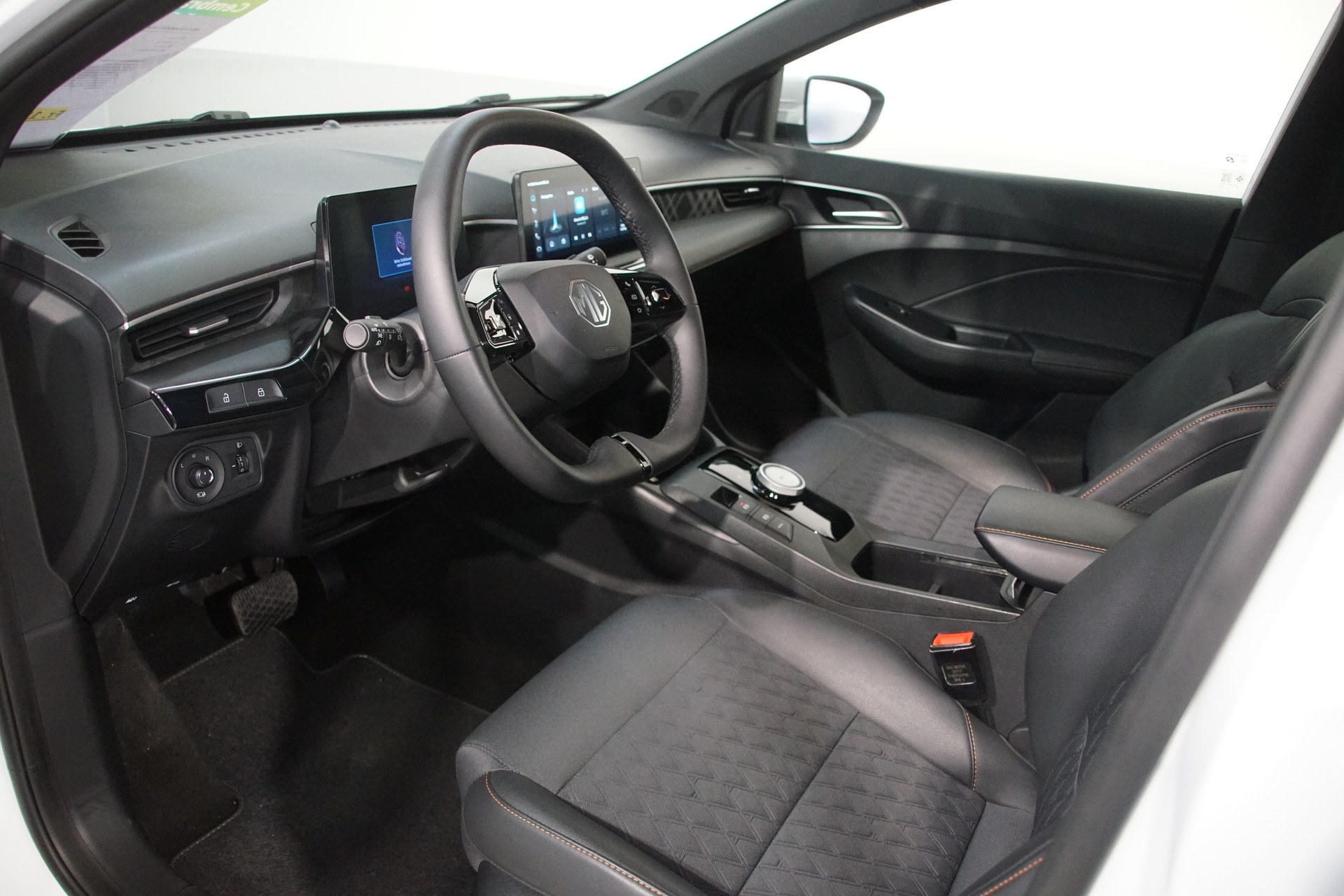 MG 3 1.5 Hybrid Luxury Aut. **Swiss-Edition**-image-9