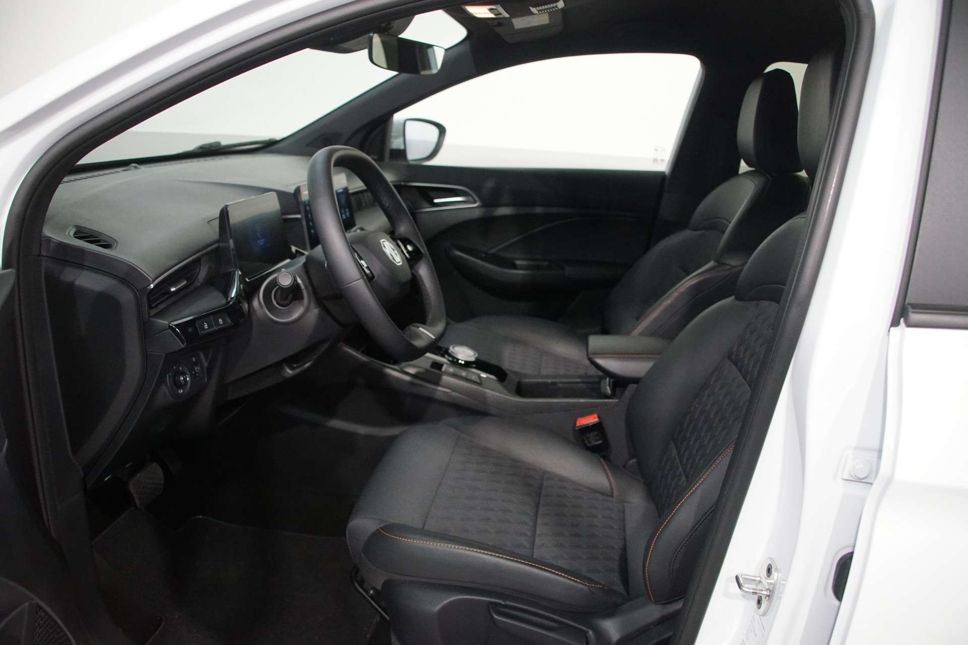 MG 3 1.5 Hybrid Luxury Aut. **Swiss-Edition**-image-10
