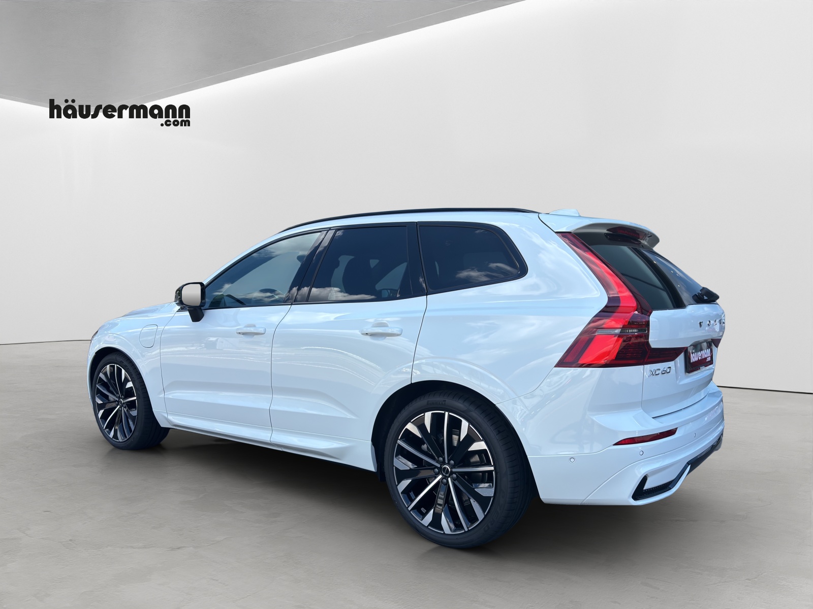 VOLVO XC60 2.0 T8 TE Ultra Dark eAWD-showroom-element-2