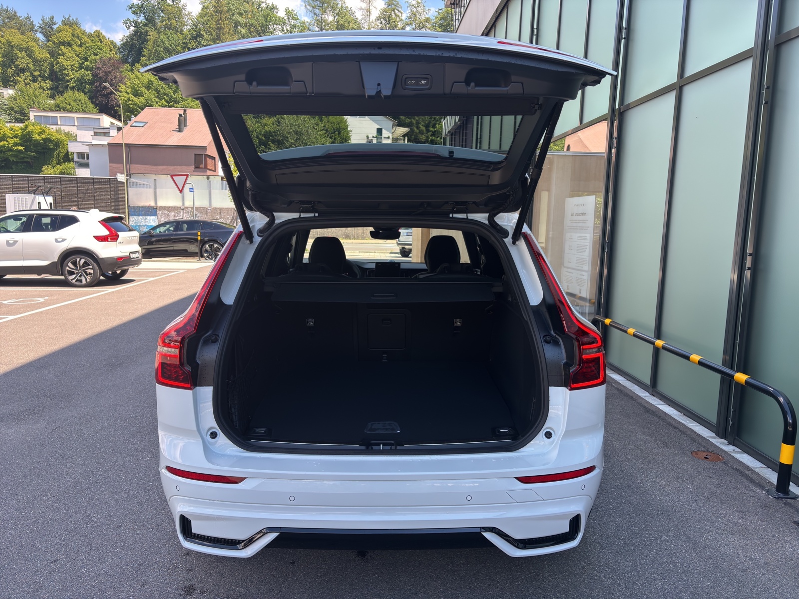VOLVO XC60 2.0 T8 TE Ultra Dark eAWD-image-11
