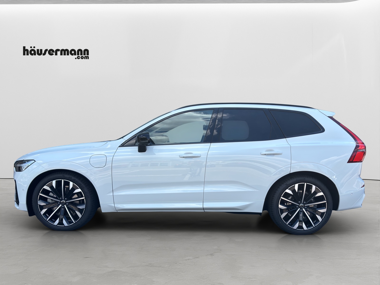 VOLVO XC60 2.0 T8 TE Ultra Dark eAWD-showroom-element-1