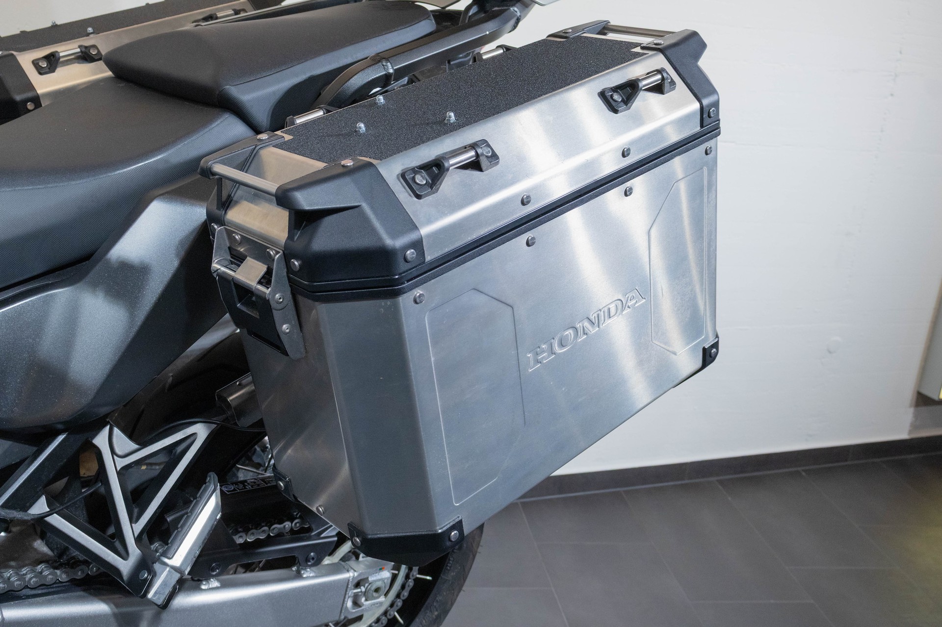 HONDA CRF 1100 L Africa Twin-image-13