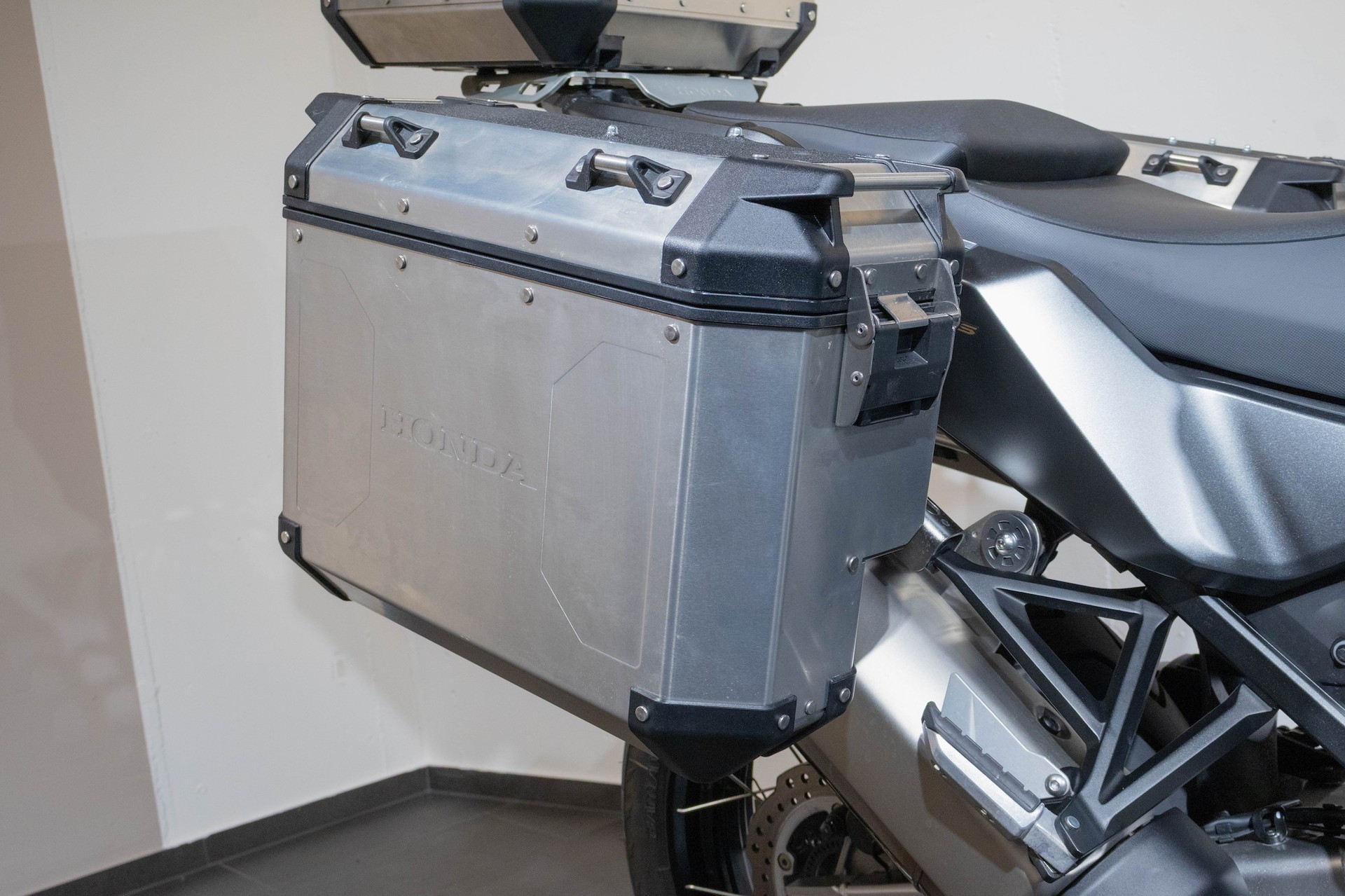 HONDA CRF 1100 L Africa Twin-image-12