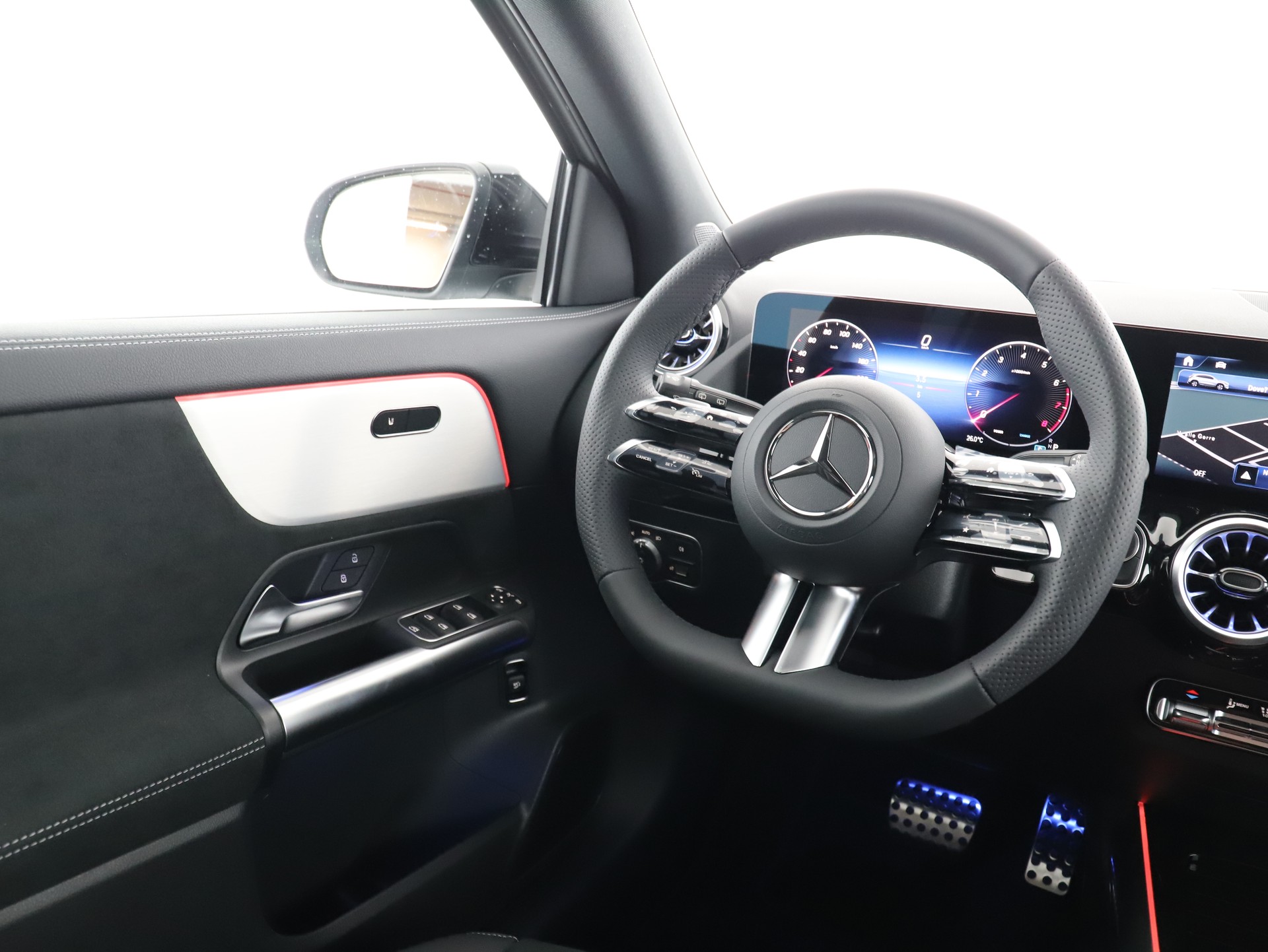 MERCEDES-BENZ GLA 200 Night Star 7G-D-image-13