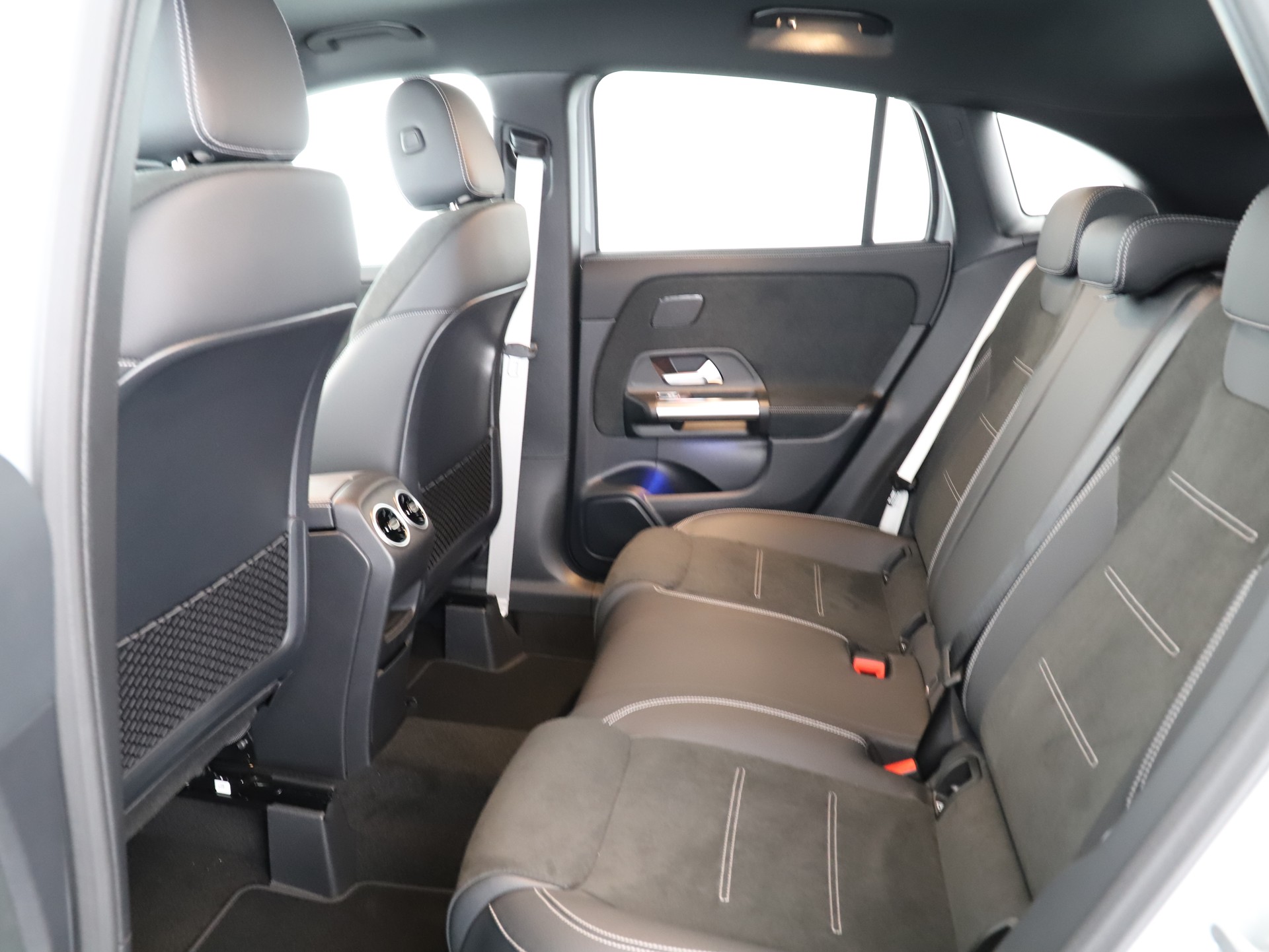 MERCEDES-BENZ GLA 200 Night Star 7G-D-image-10