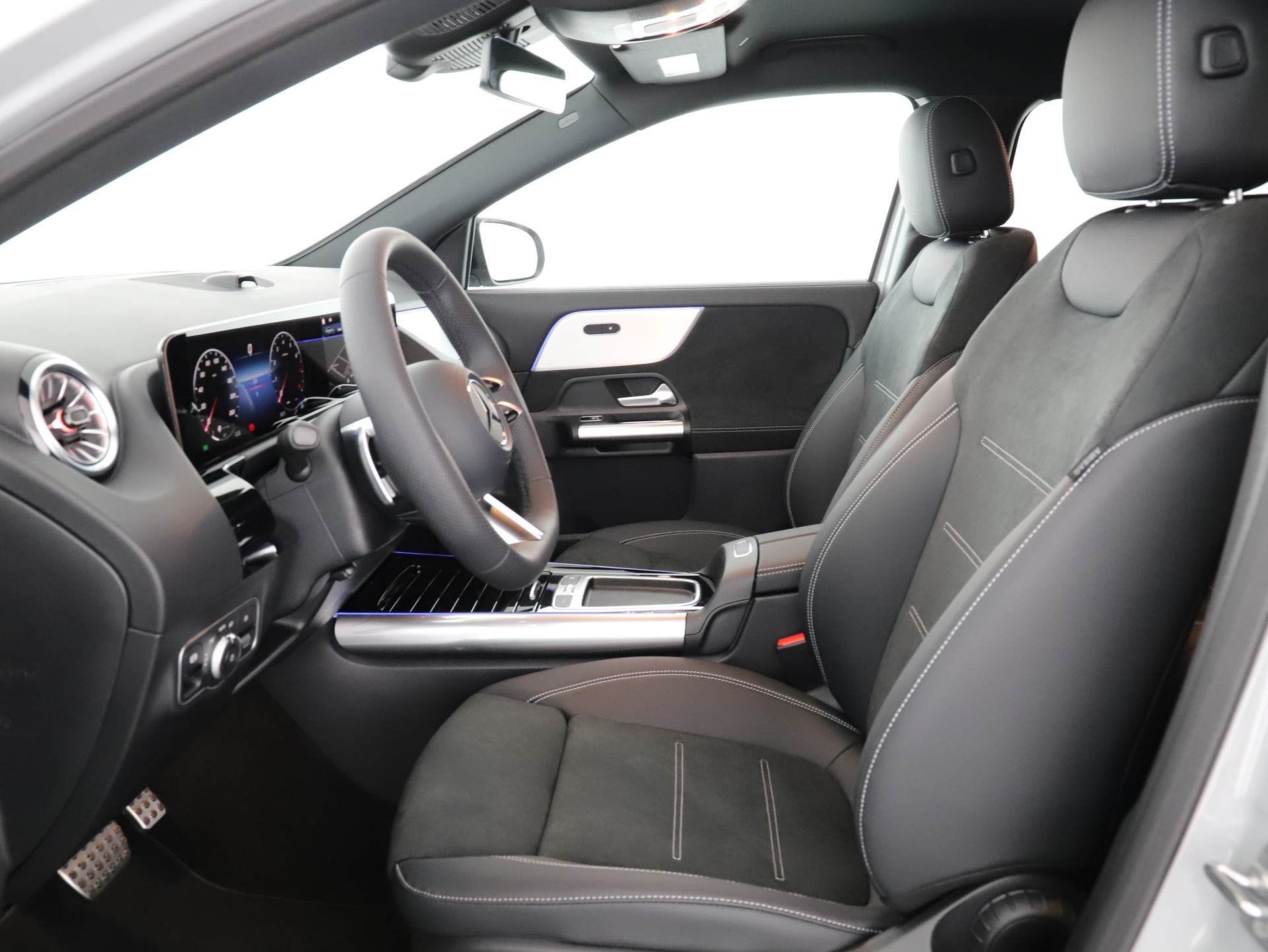 MERCEDES-BENZ GLA 200 Night Star 7G-D-image-9