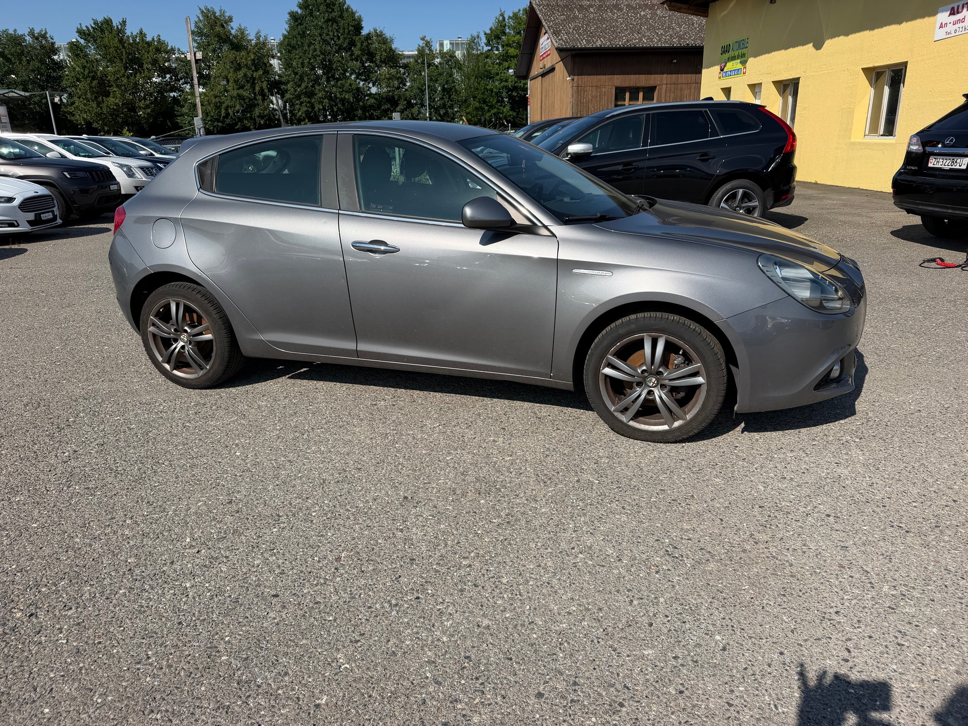 ALFA ROMEO Giulietta 2.0 JTDM Distinctive-showroom-element-3