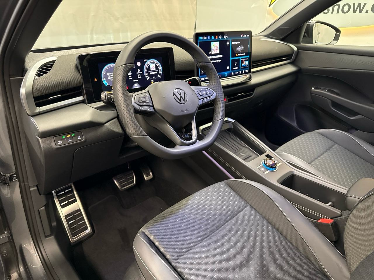 VW T-Roc 1.5 eTSI mHEV R-Line DSG-showroom-element-2