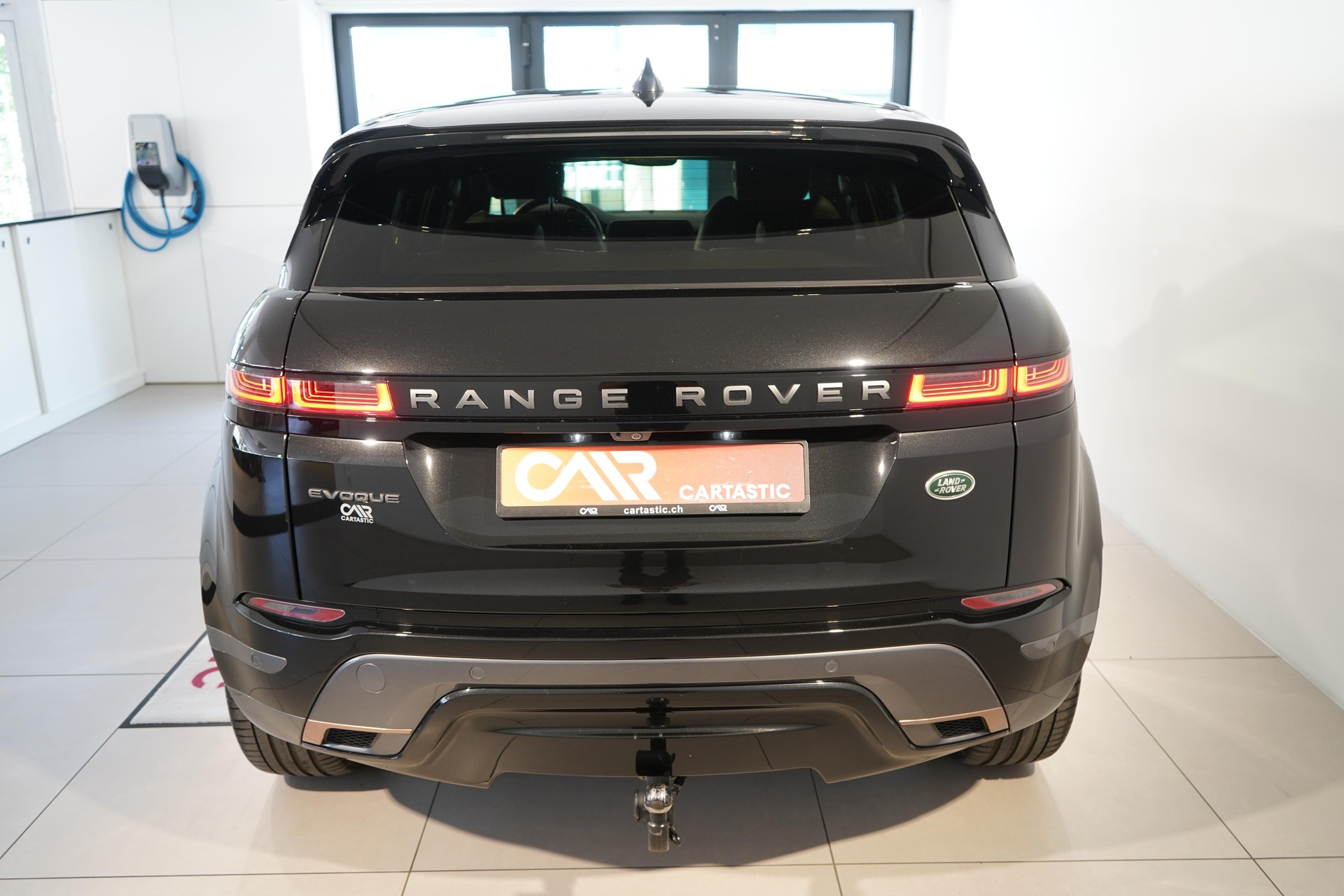LAND ROVER Range Rover Evoque 2.0 T R-Dynamic SE-showroom-element-3
