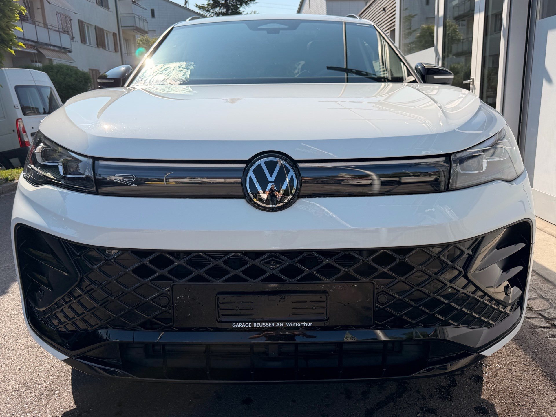 VW Tiguan 2.0 TSI DSG 4MOTION R-LINE *** PANORAMAGLASDACH & 360 GRAD KAMERA ***-showroom-element-1