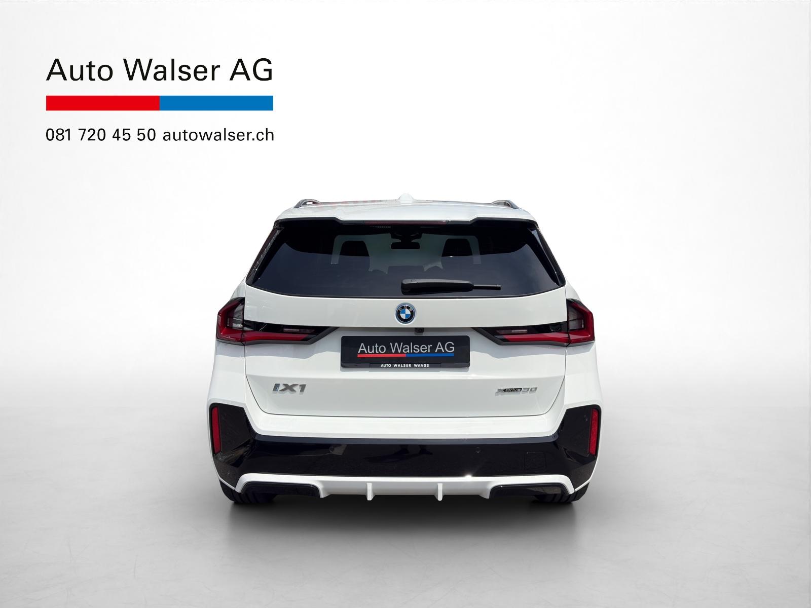 BMW iX1 30 xDrive-showroom-element-3