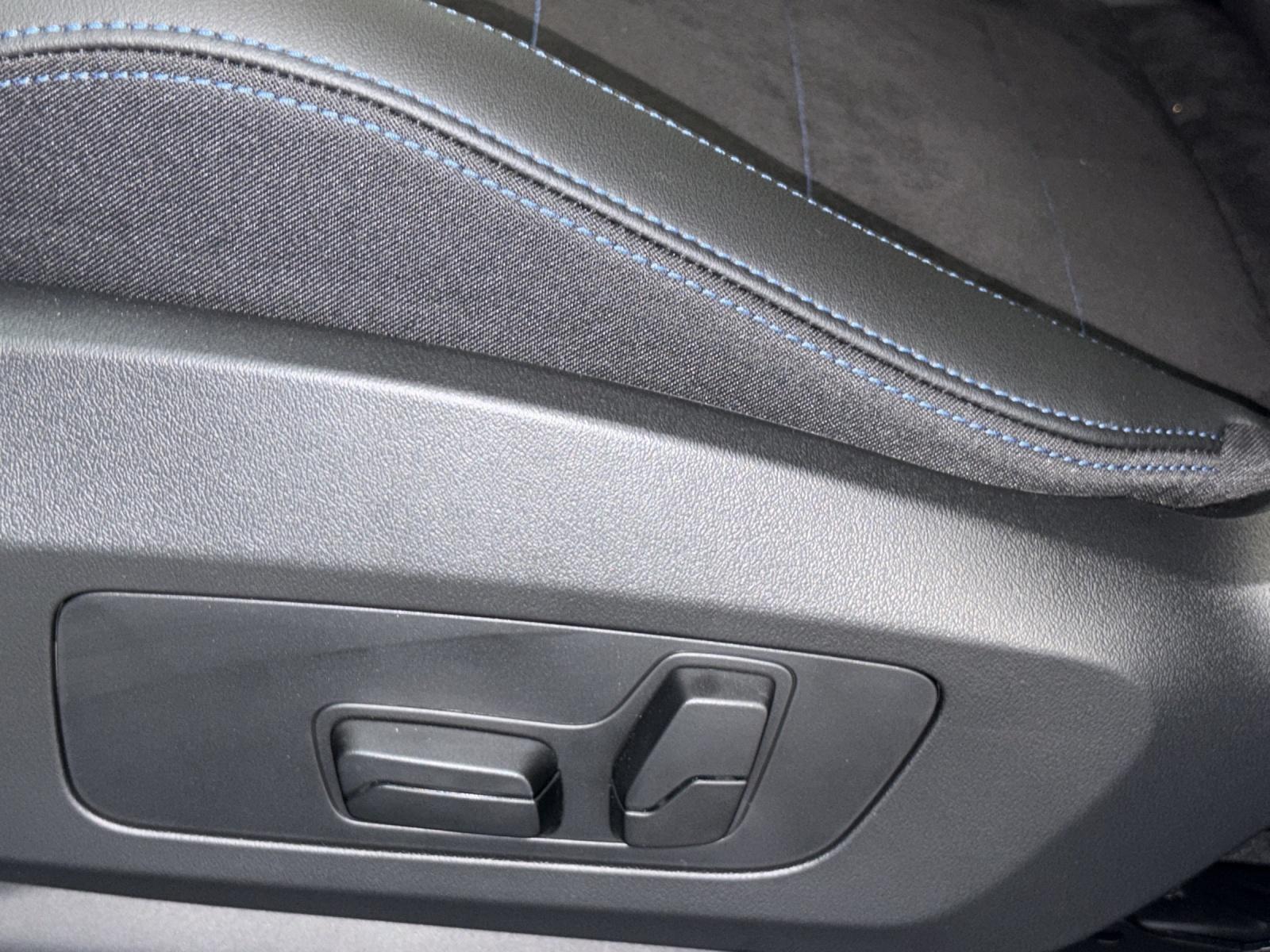 BMW iX1 30 xDrive-image-18