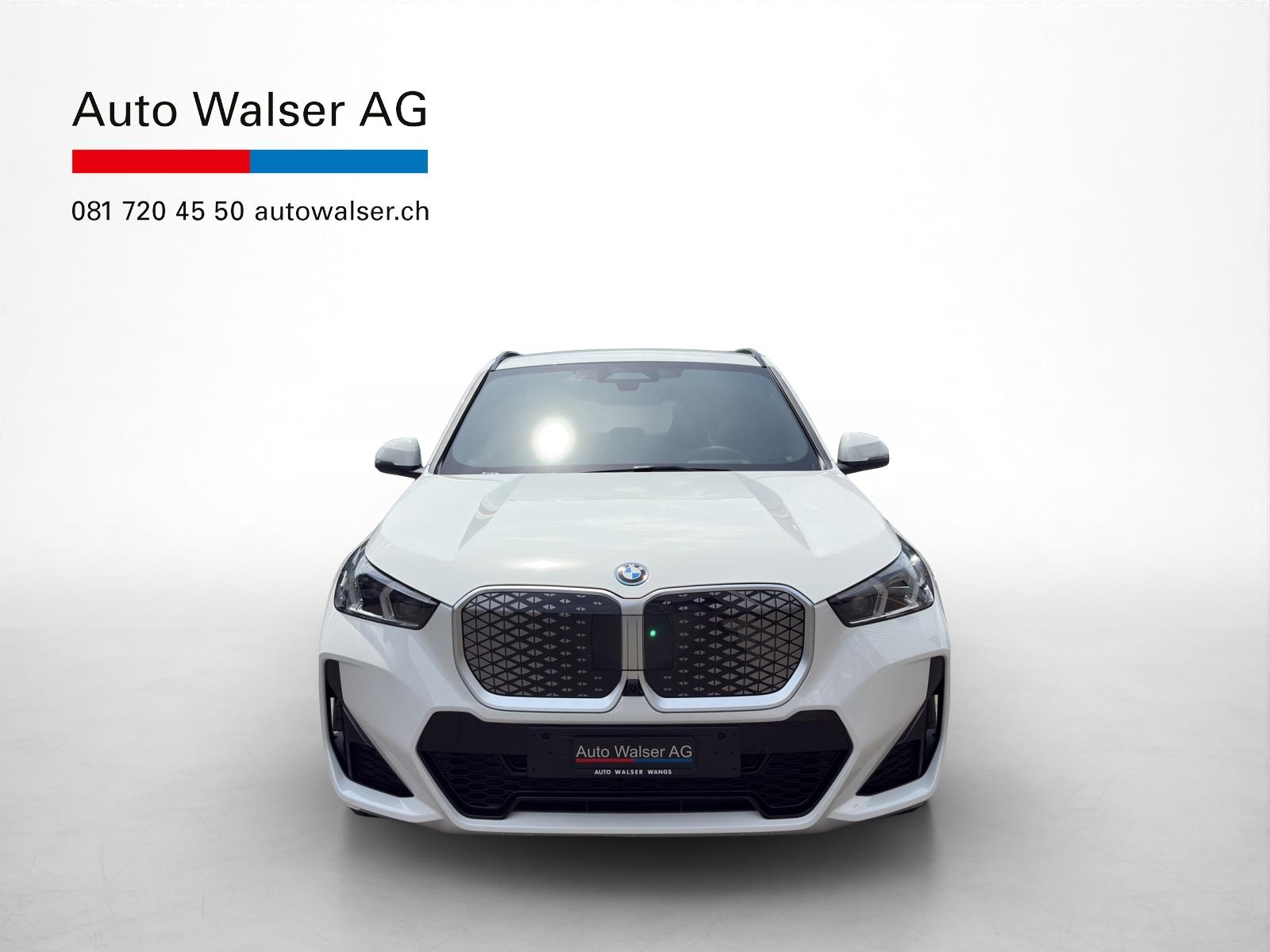 BMW iX1 30 xDrive-image-7