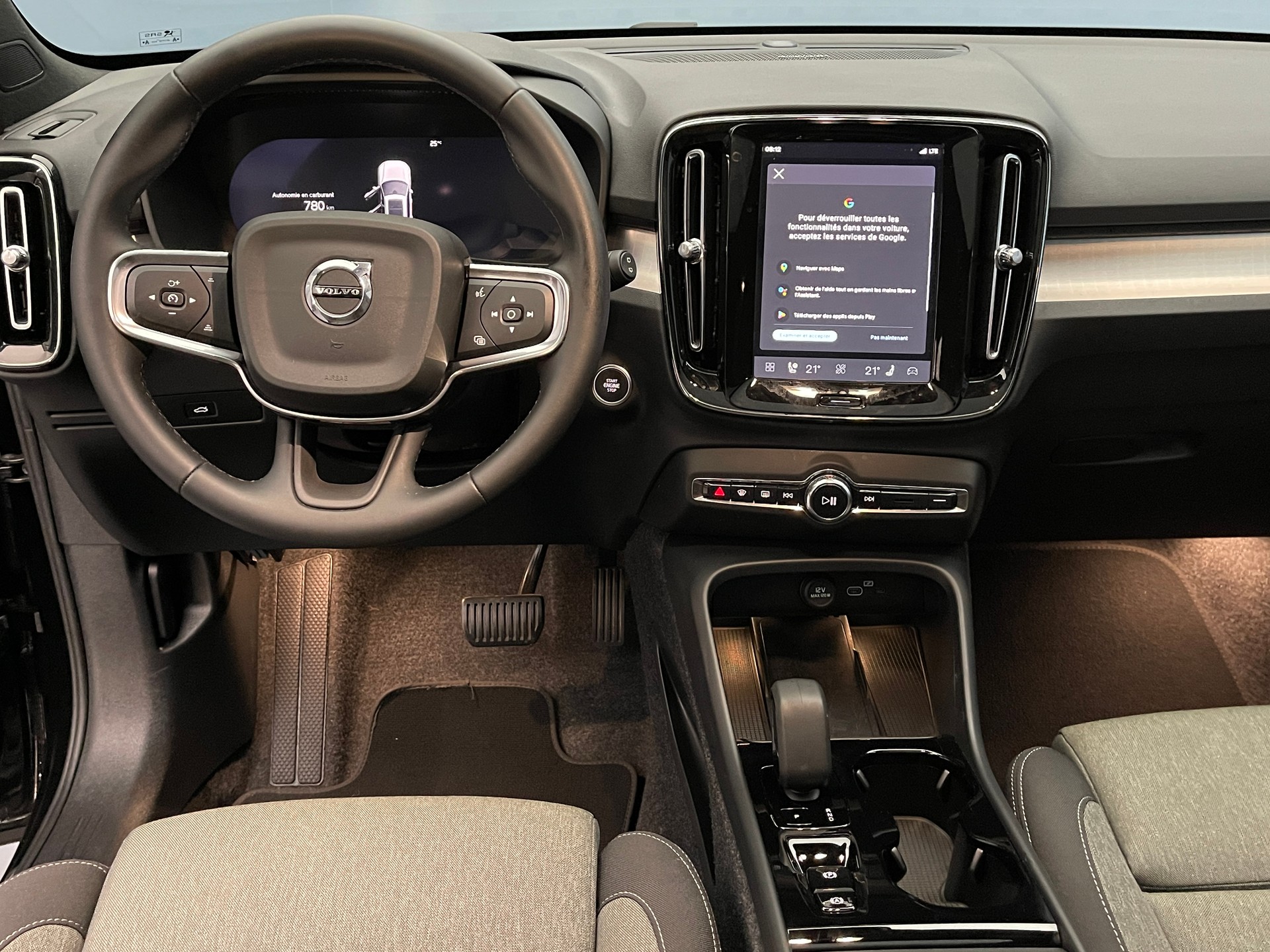 VOLVO XC40 2.0 B3 MH Plus Dark-image-10