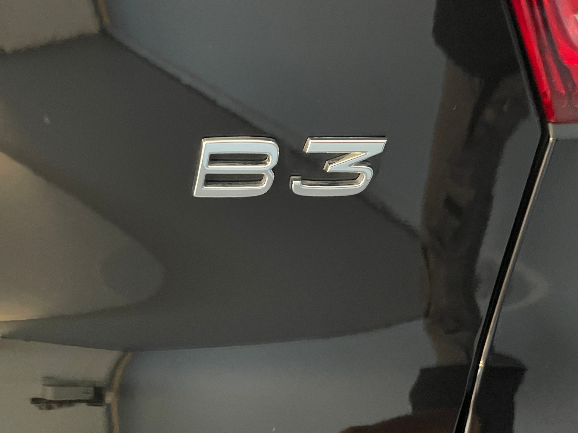 VOLVO XC40 2.0 B3 MH Plus Dark-image-6