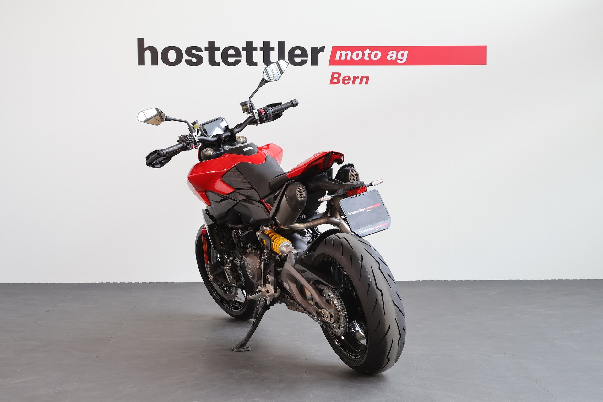 DUCATI Hypermotard V2-showroom-element-3