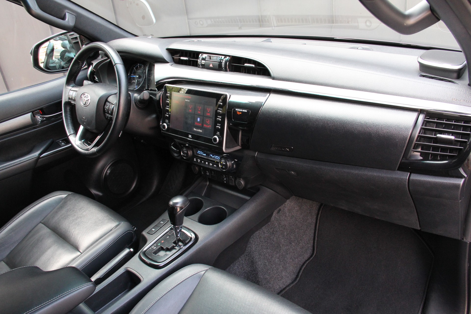 TOYOTA Hilux 2.8d MHEV Invincible Double Cab 4x4 *3500Kg-ANHÄNGEKUPPLUNG* *360°-KAMERA* *LEDER* *JBL-SOUND* 4xSITZHEIZUNG-image-8
