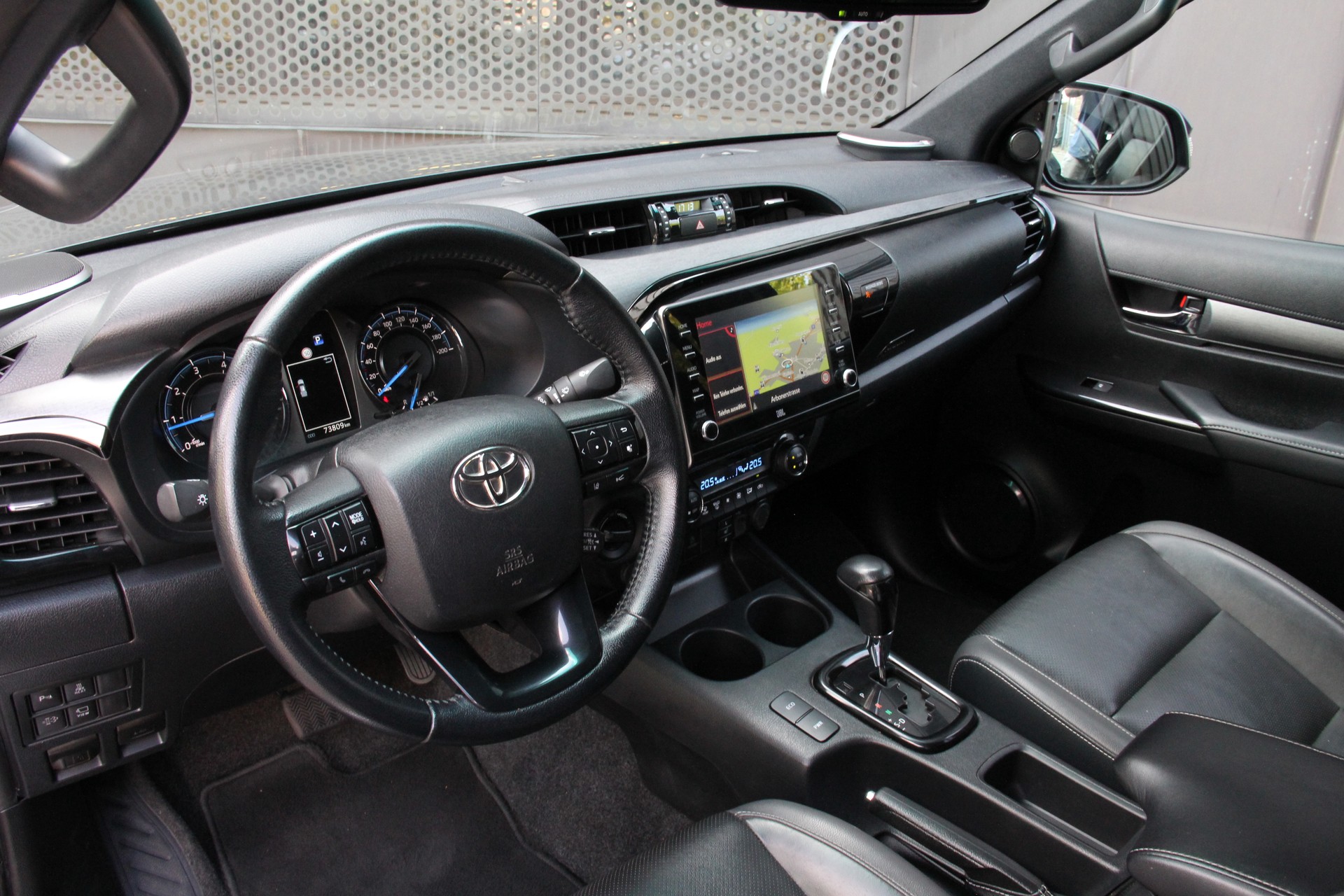 TOYOTA Hilux 2.8d MHEV Invincible Double Cab 4x4 *3500Kg-ANHÄNGEKUPPLUNG* *360°-KAMERA* *LEDER* *JBL-SOUND* 4xSITZHEIZUNG-image-10