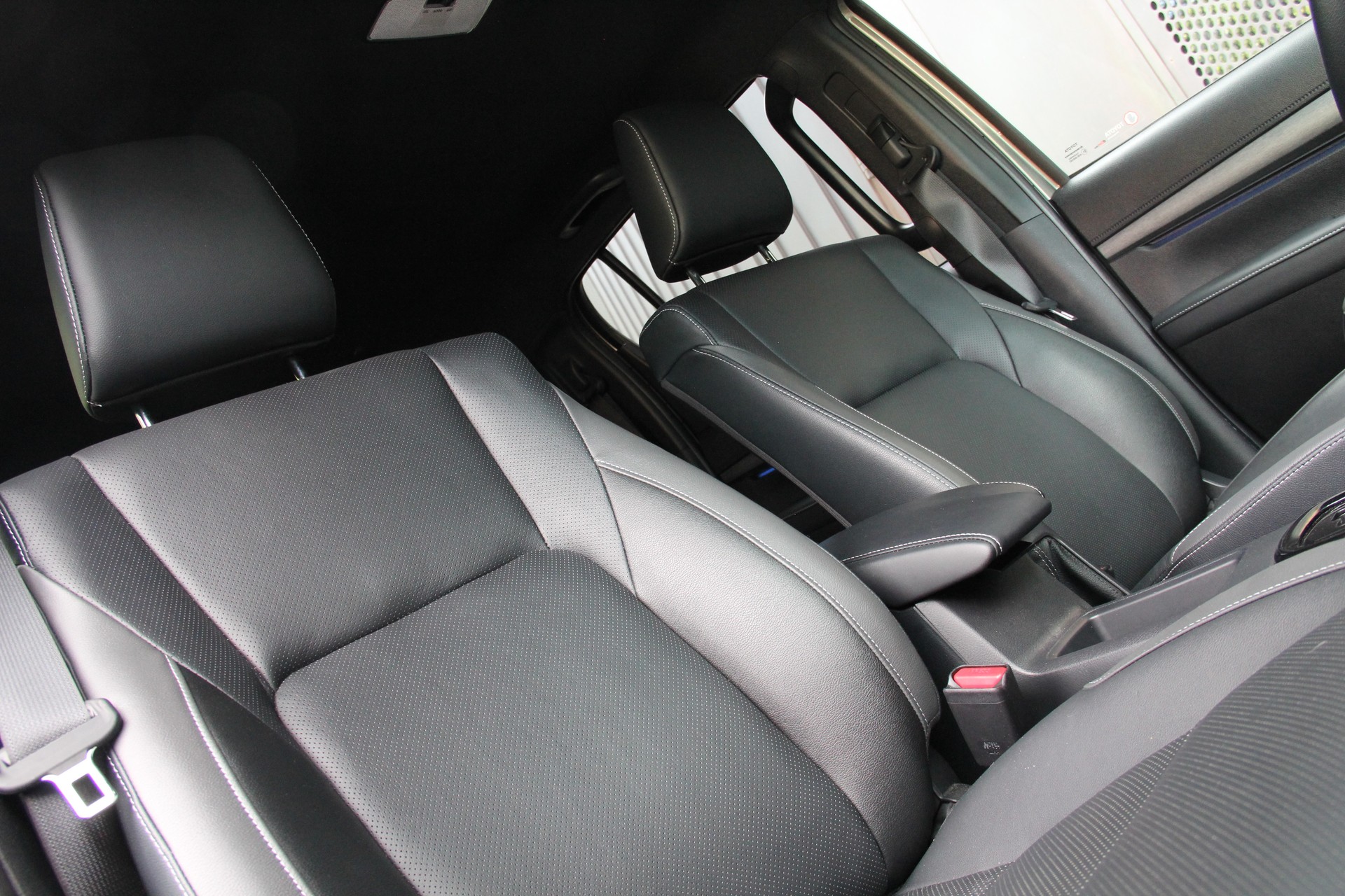 TOYOTA Hilux 2.8d MHEV Invincible Double Cab 4x4 *3500Kg-ANHÄNGEKUPPLUNG* *360°-KAMERA* *LEDER* *JBL-SOUND* 4xSITZHEIZUNG-image-9