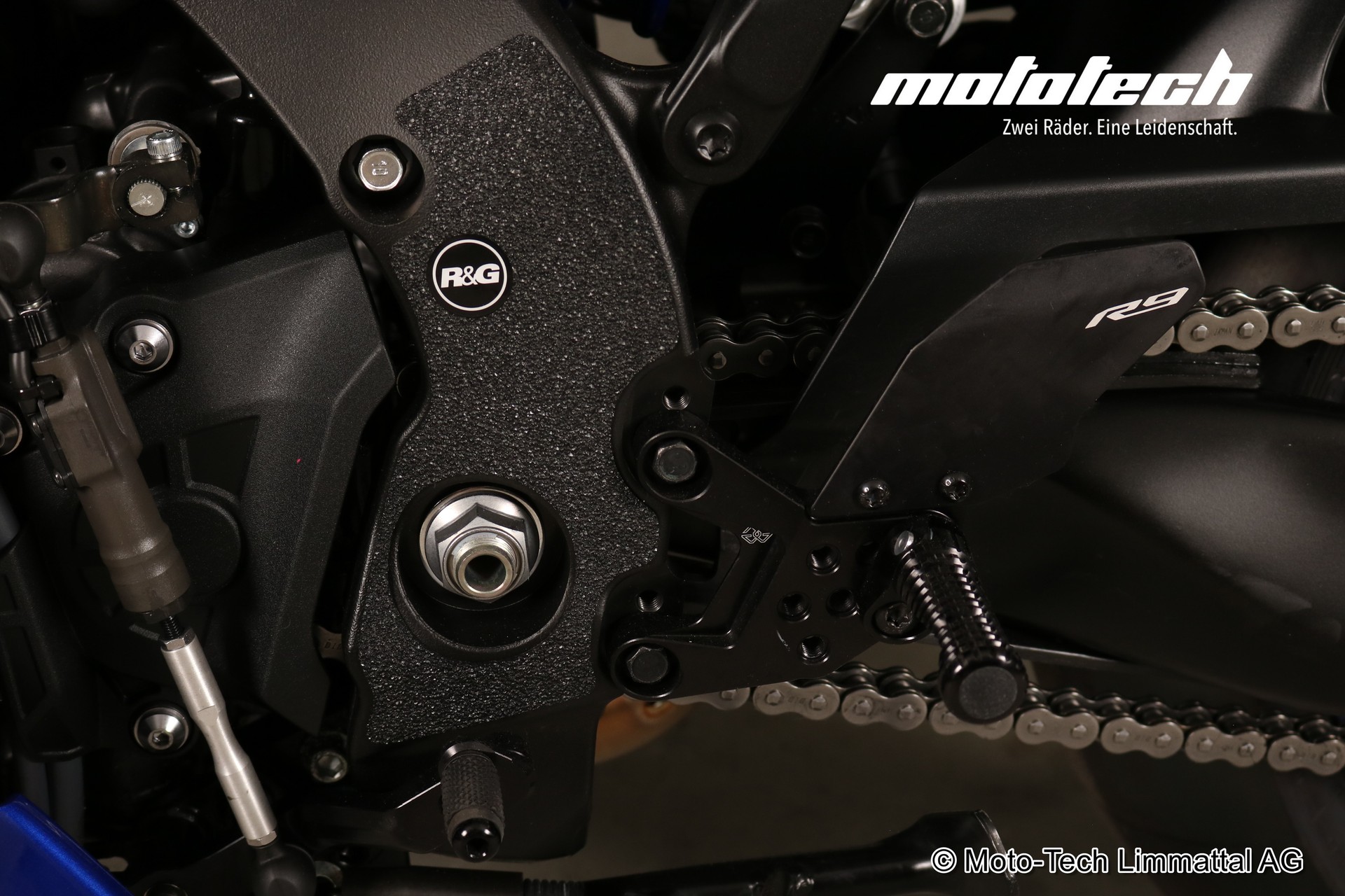 YAMAHA YZF-R9 AKRAPOVIC-image-11