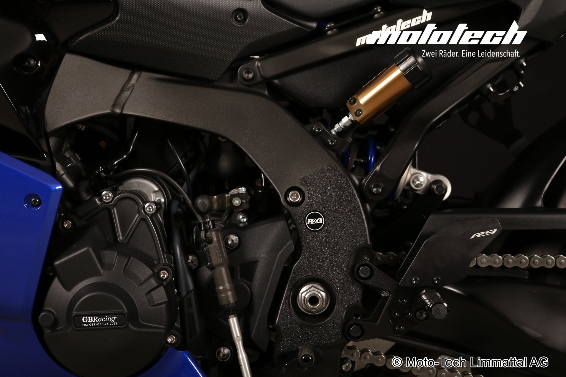 YAMAHA YZF-R9 AKRAPOVIC-image-7