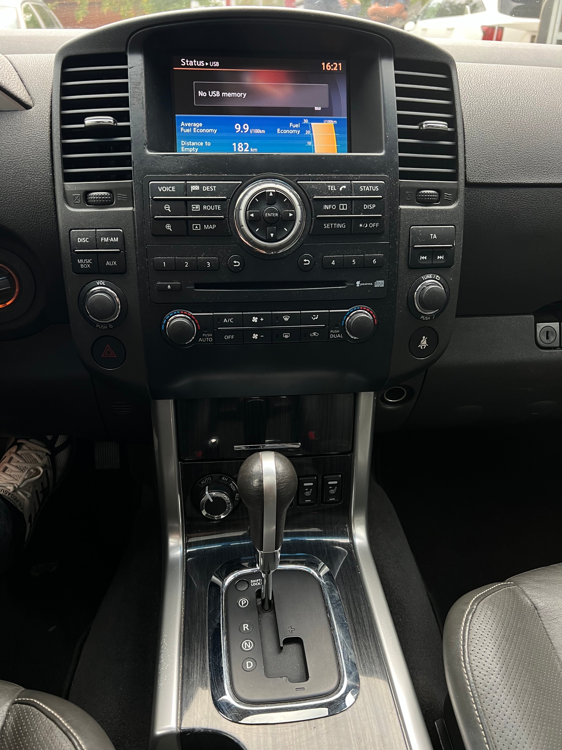 NISSAN Pathfinder 3.0 dCi LE Automatic-image-6
