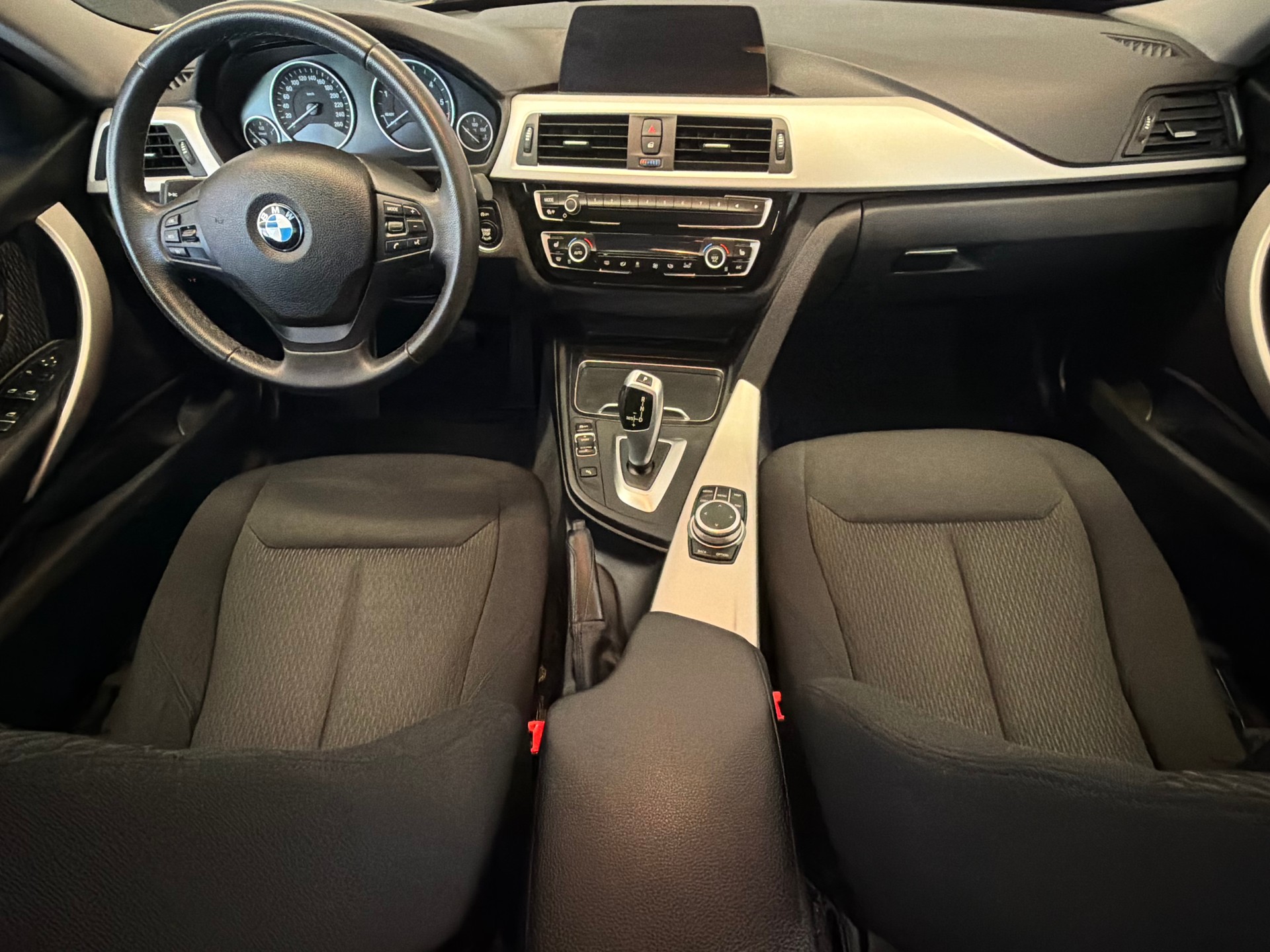 BMW 320d xDrive Touring Swiss Advantage Sport Stept-image-8