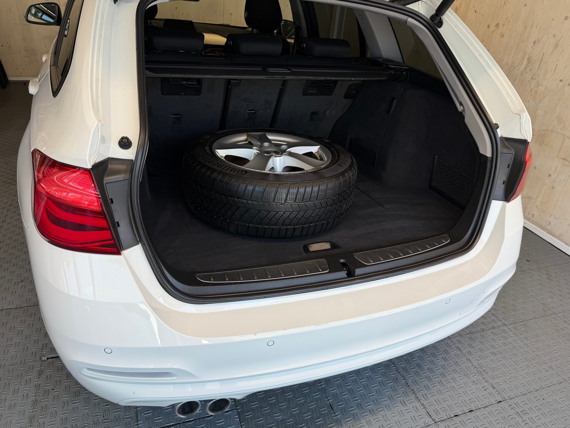 BMW 320d xDrive Touring Swiss Advantage Sport Stept-image-14