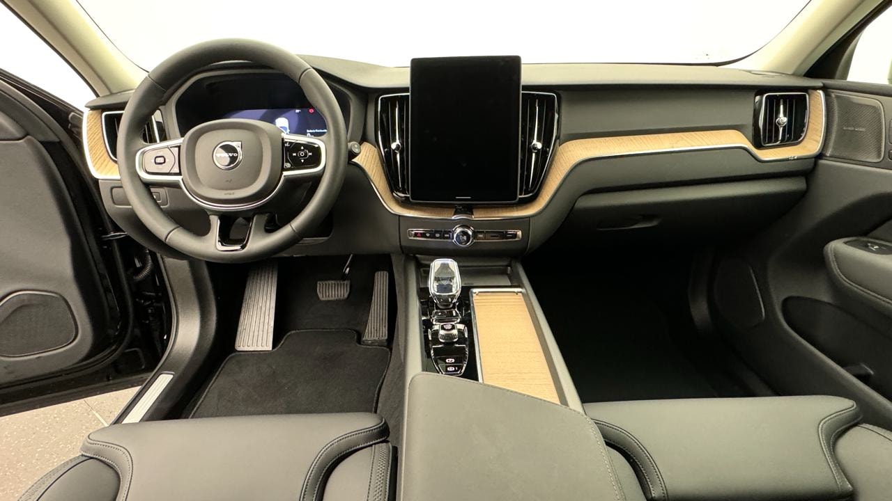 VOLVO XC60 T6 eAWD PluginHybrid Plus Dark Geartronic-image-5