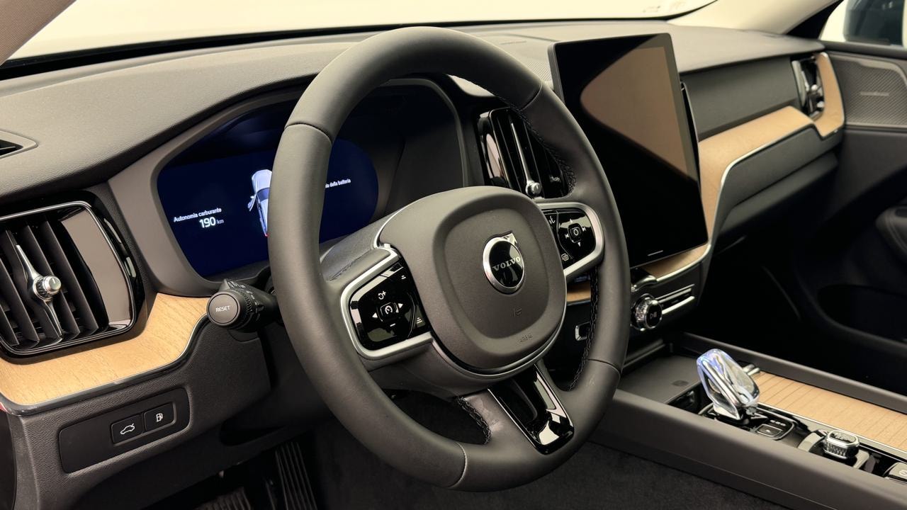VOLVO XC60 T6 eAWD PluginHybrid Plus Dark Geartronic-image-6