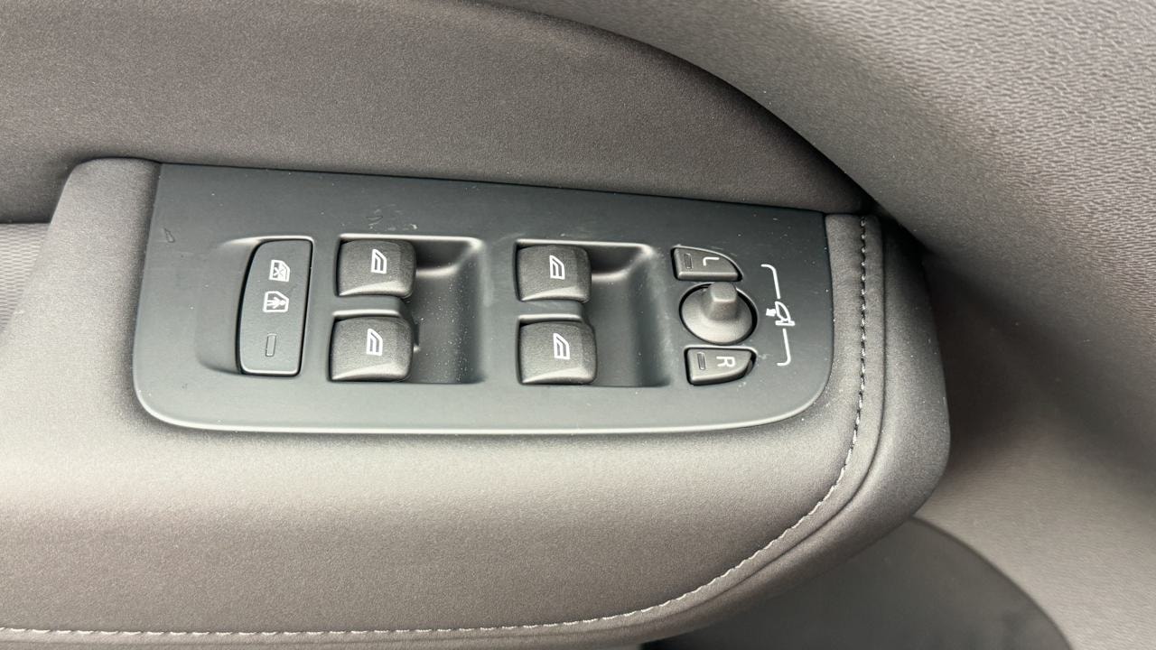 VOLVO XC60 T6 eAWD PluginHybrid Plus Dark Geartronic-image-8