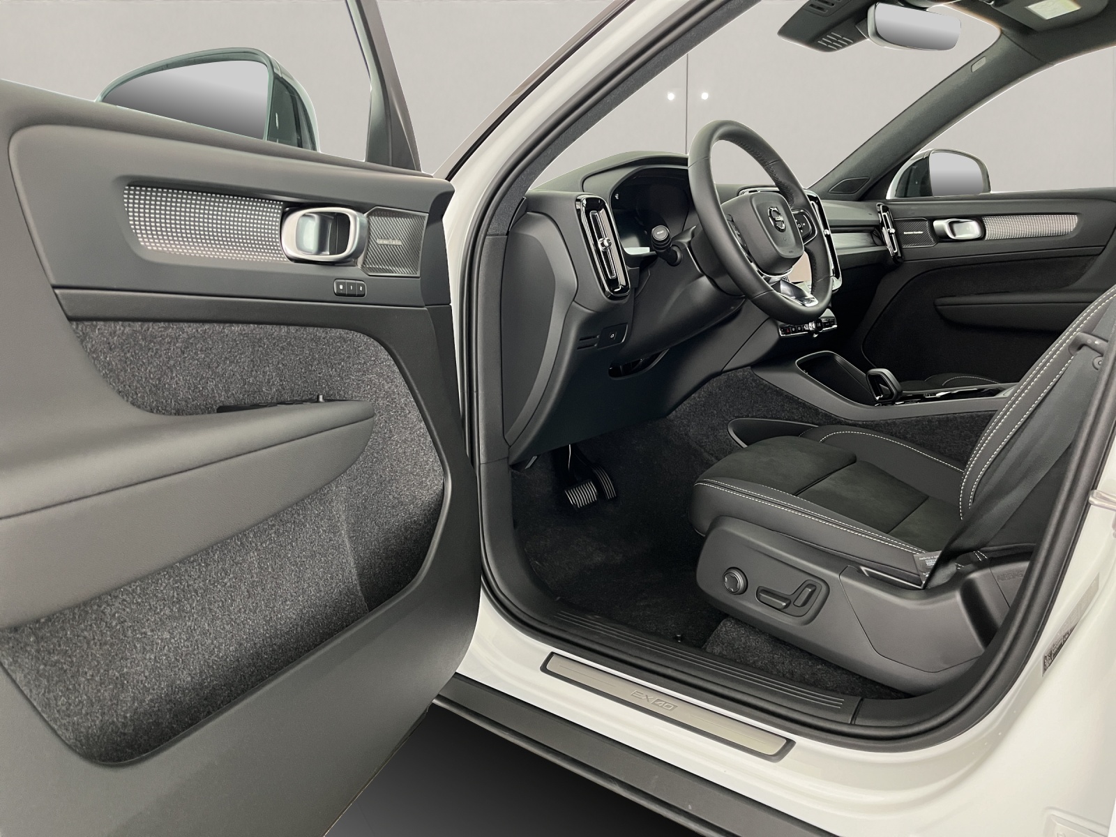 VOLVO EX40 Twin Black Edition AWD-image-17
