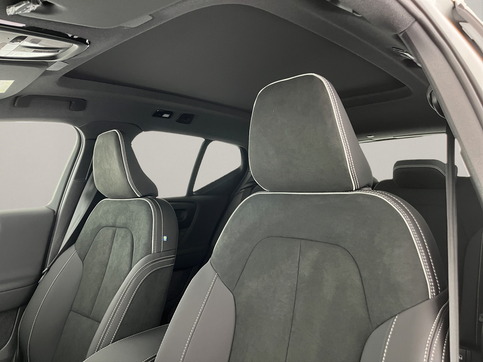 VOLVO EX40 Twin Black Edition AWD-image-16